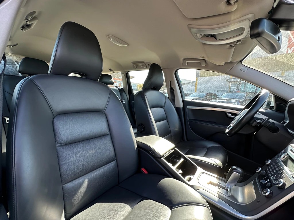 VOLVO V70 D5 AWD Momentum Geartronic-image-10