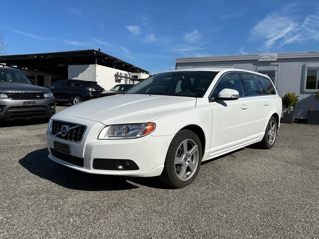 VOLVO V70 D5 AWD Momentum Geartronic-image-2