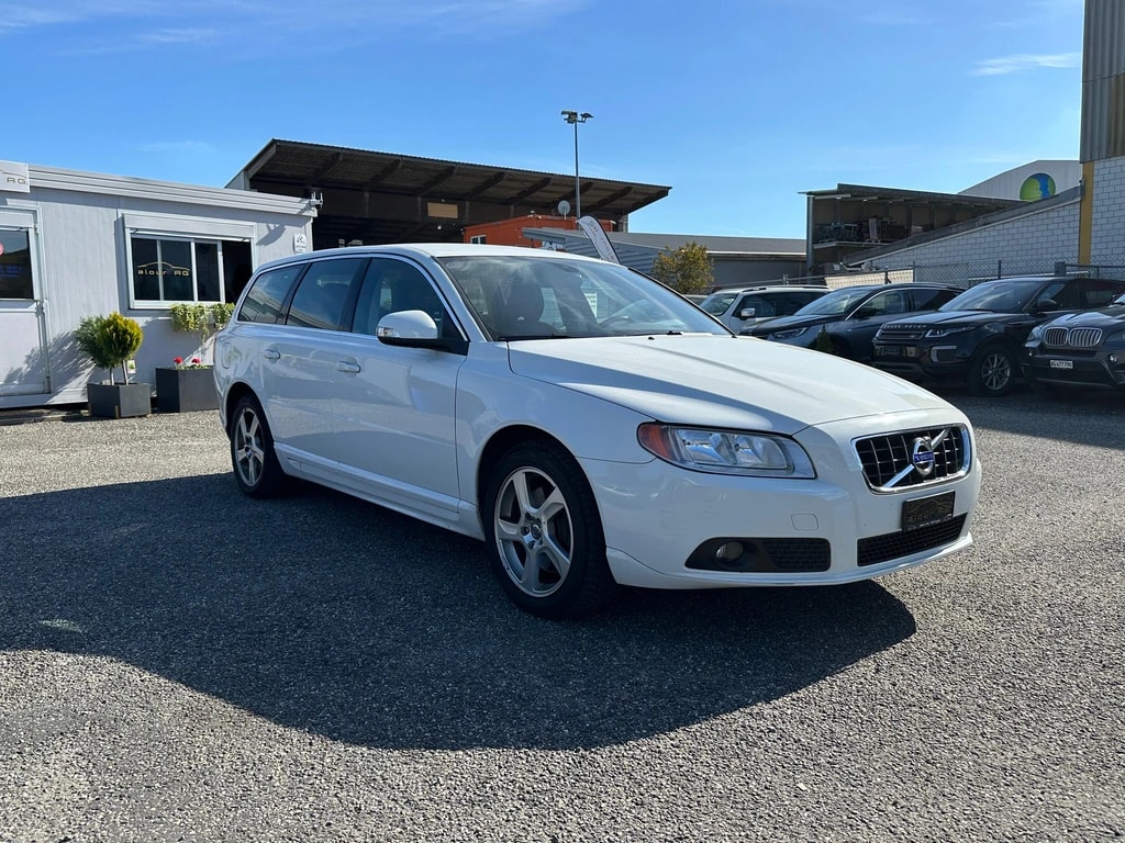 VOLVO V70 D5 AWD Momentum Geartronic-image-0