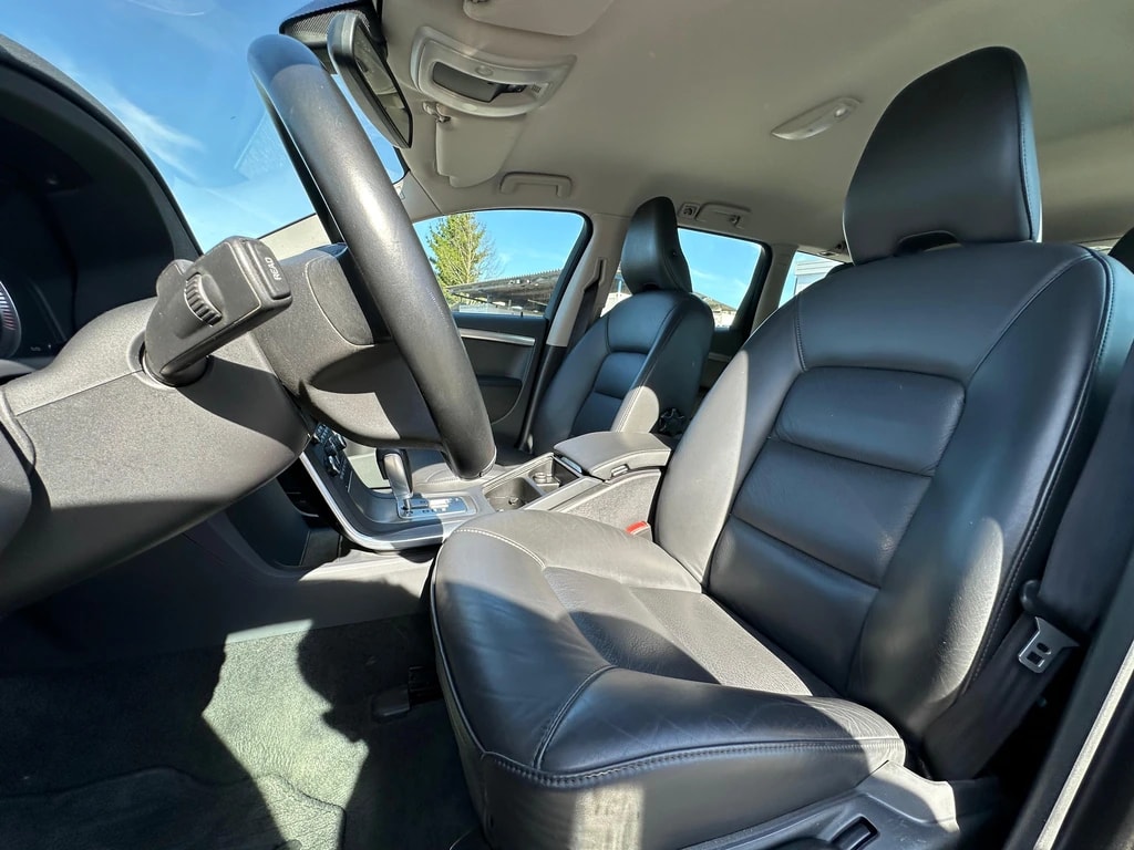 VOLVO V70 D5 AWD Momentum Geartronic-image-9