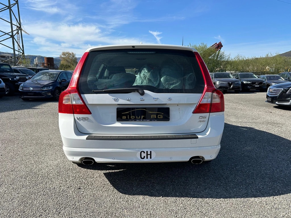 VOLVO V70 D5 AWD Momentum Geartronic-image-4