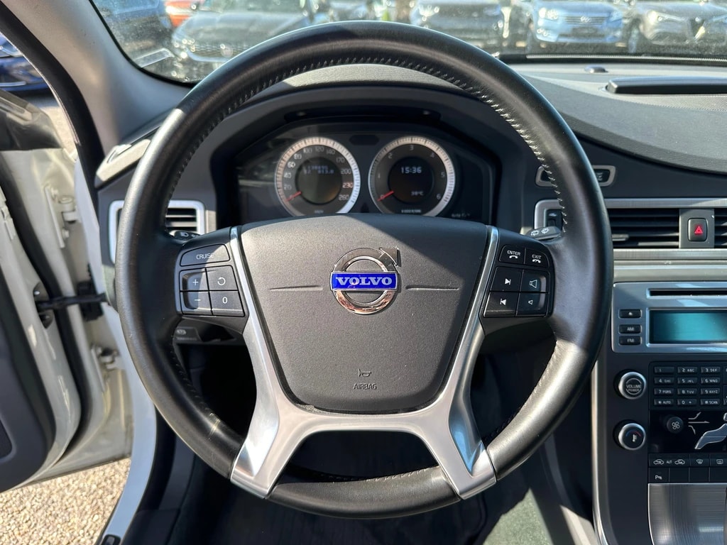 VOLVO V70 D5 AWD Momentum Geartronic-image-6