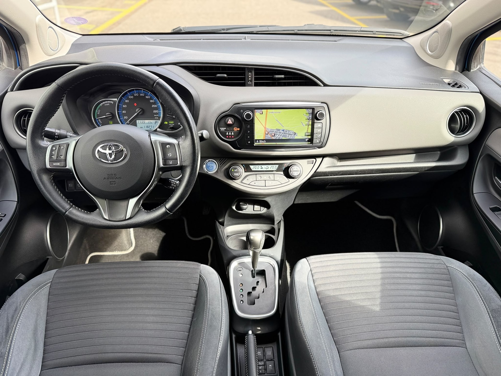 TOYOTA Yaris 1.5 VVT-i HSD Sol Premium-image-11