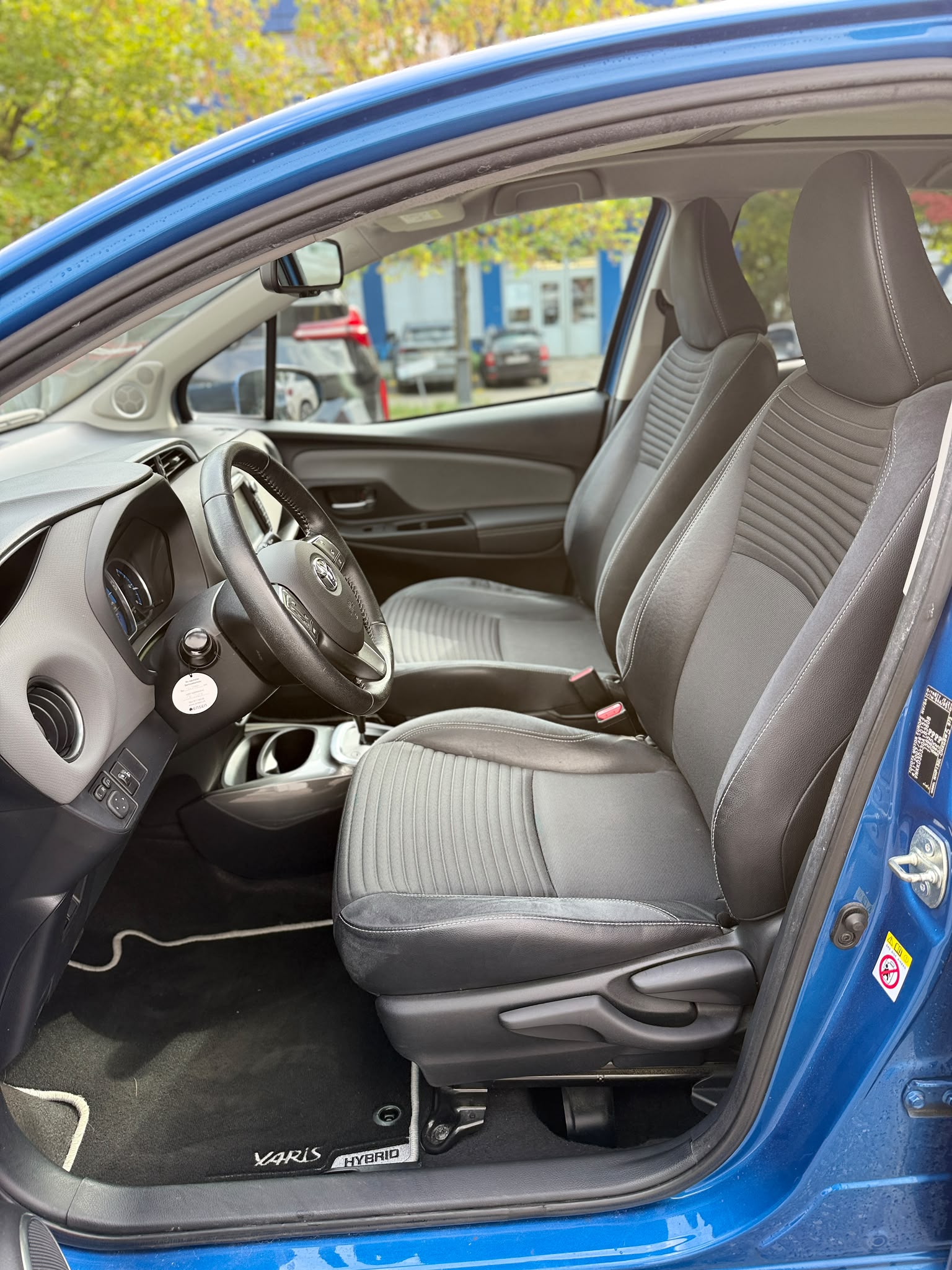 TOYOTA Yaris 1.5 VVT-i HSD Sol Premium-image-8