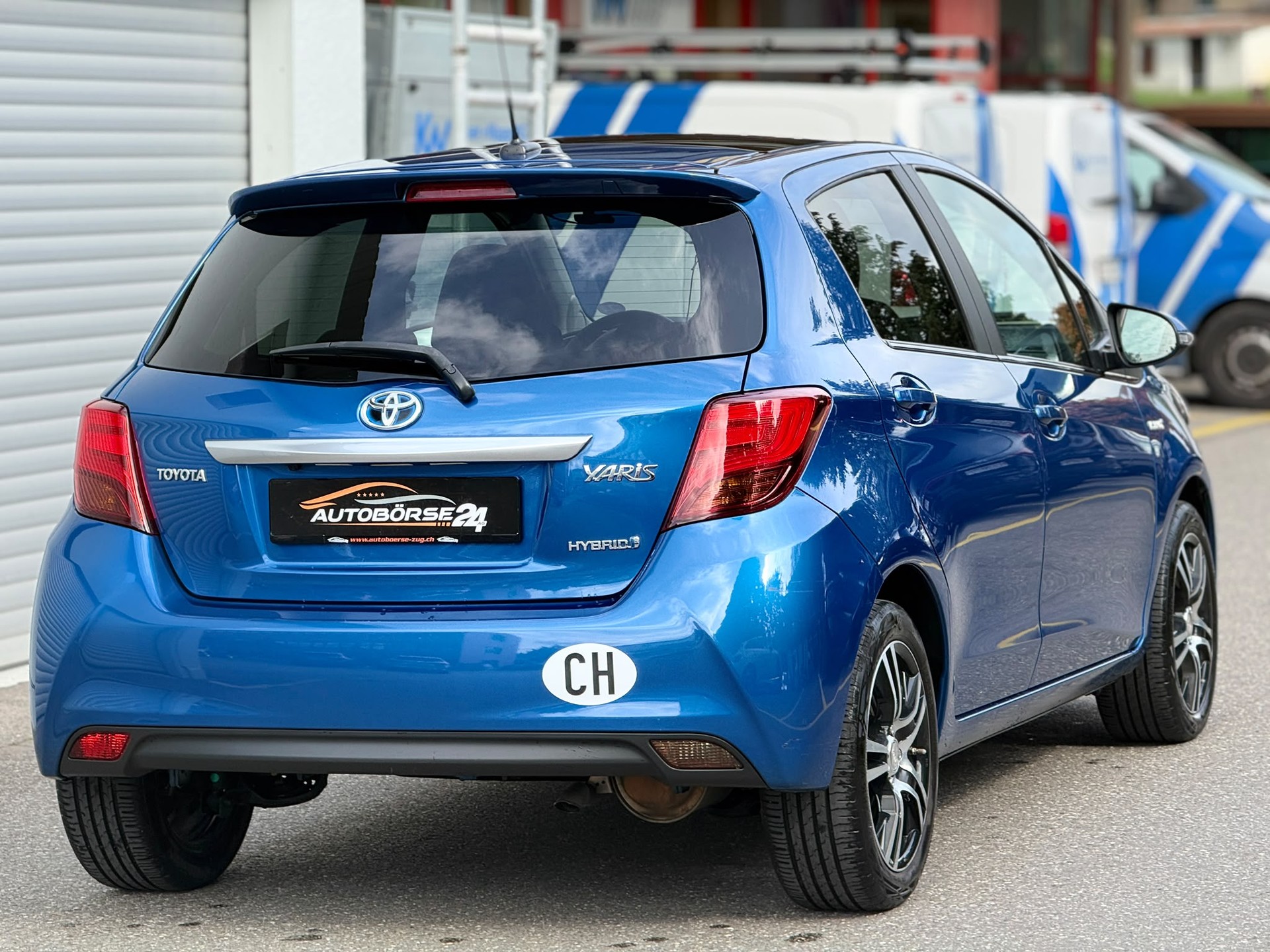 TOYOTA Yaris 1.5 VVT-i HSD Sol Premium-image-4
