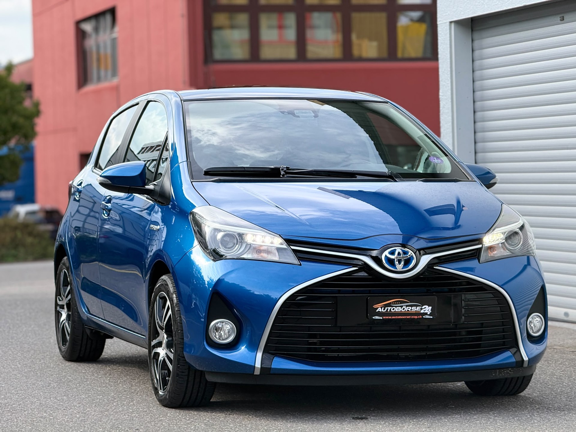 TOYOTA Yaris 1.5 VVT-i HSD Sol Premium-image-1