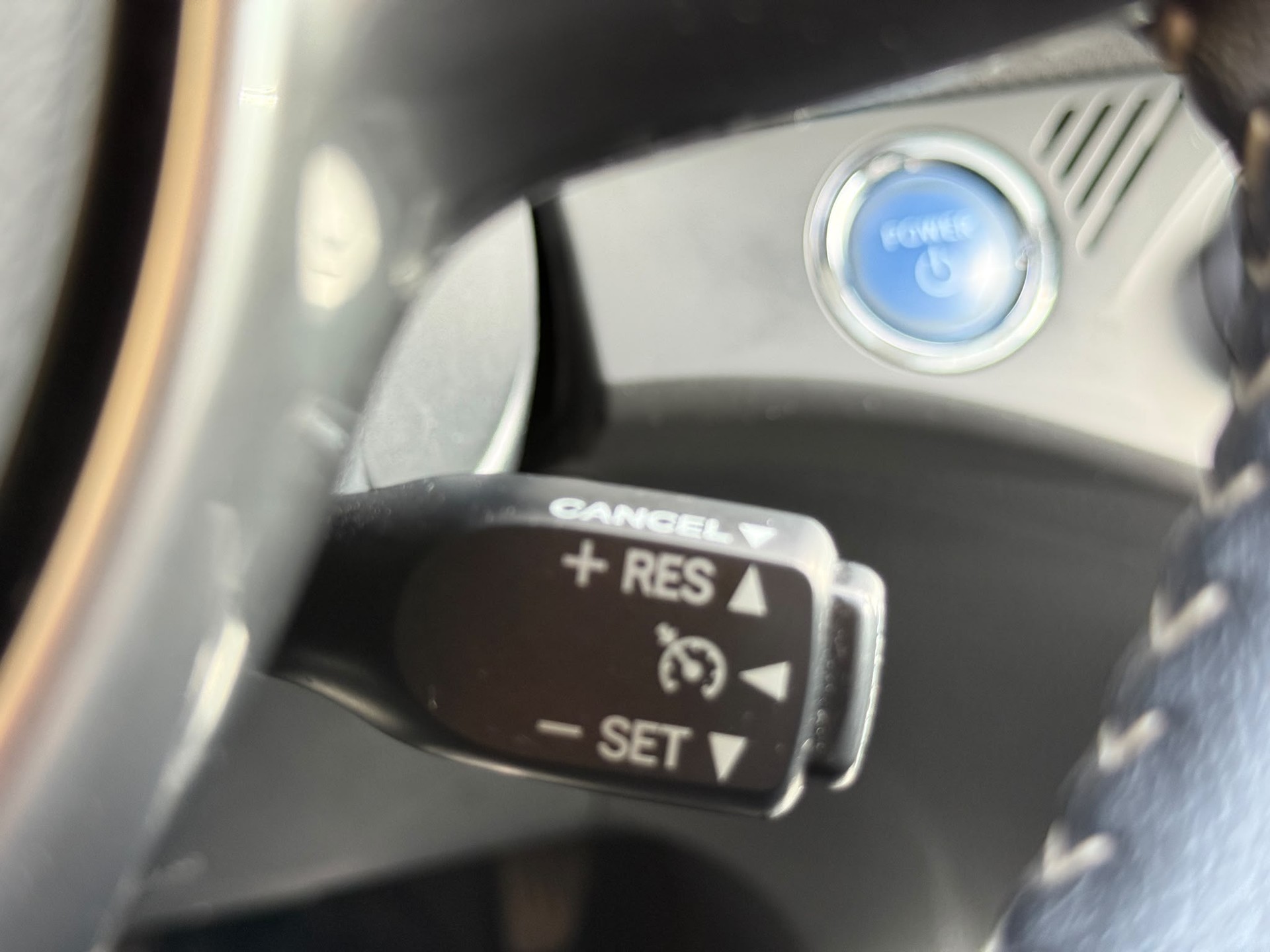 TOYOTA Yaris 1.5 VVT-i HSD Sol Premium-image-18