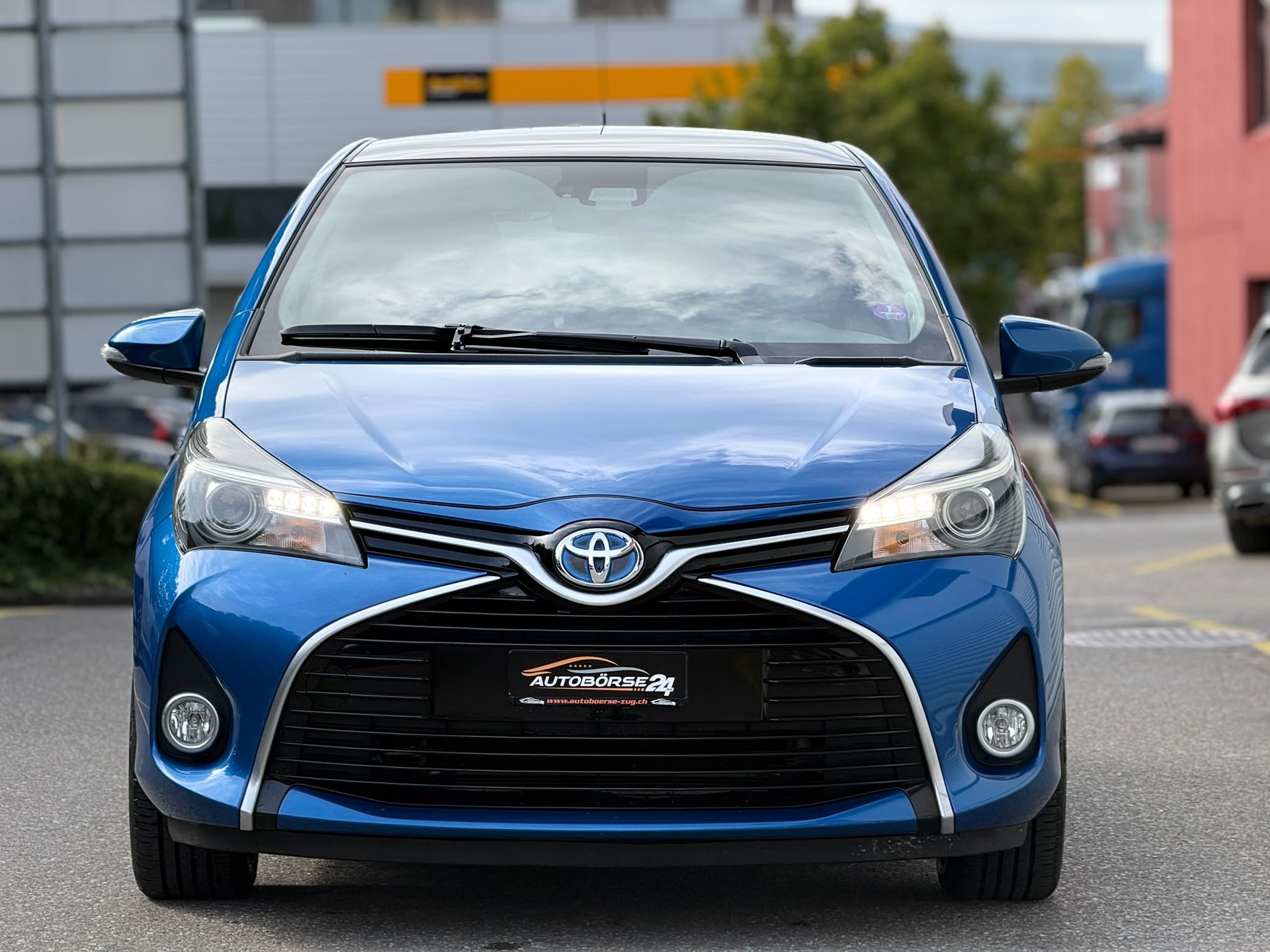 TOYOTA Yaris 1.5 VVT-i HSD Sol Premium-image-2
