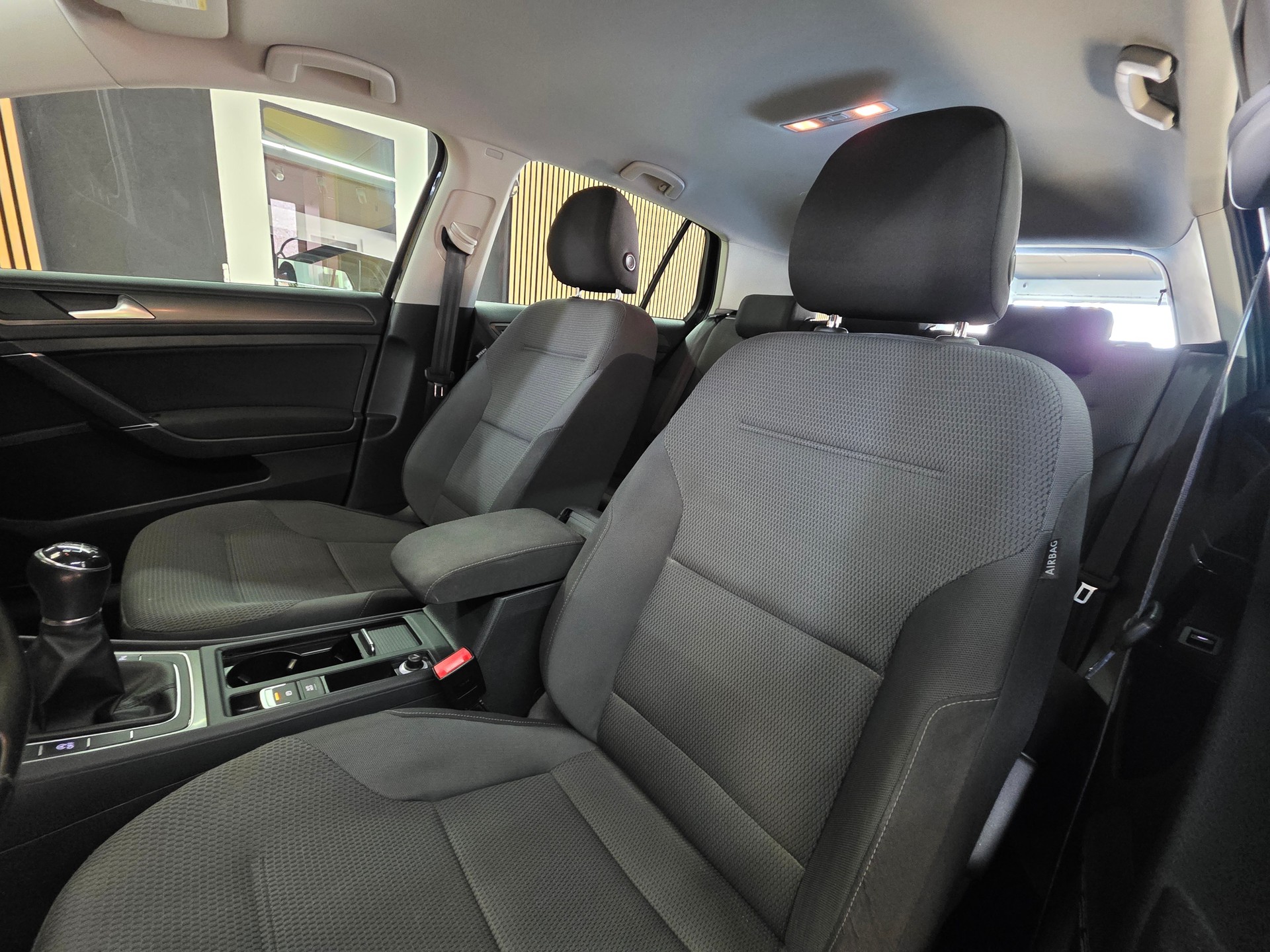 VW Golf 1.2 TSI Trendline-image-9