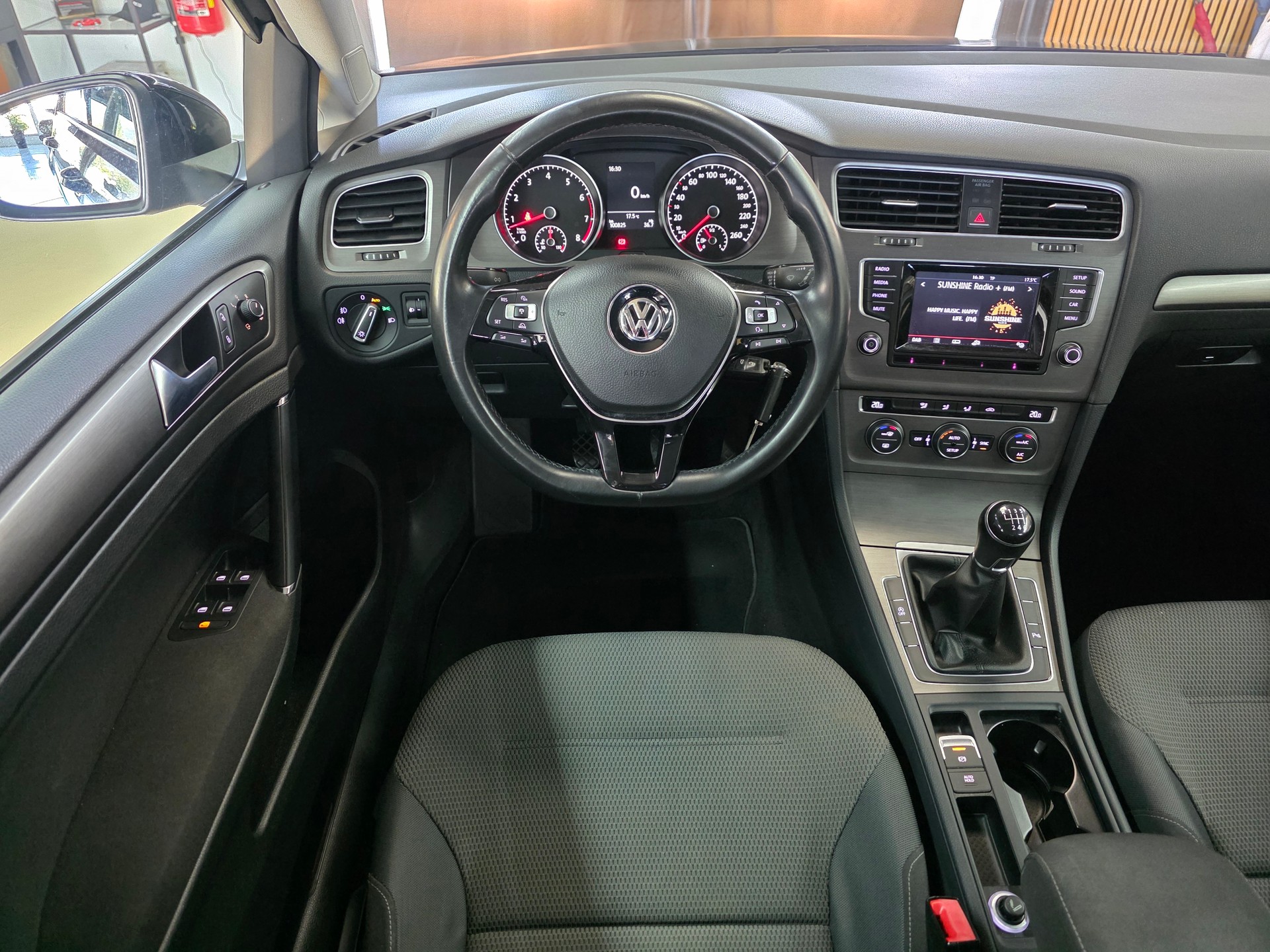 VW Golf 1.2 TSI Trendline-image-10
