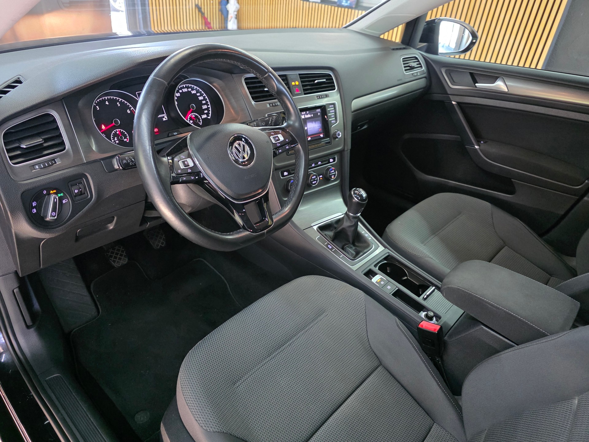 VW Golf 1.2 TSI Trendline-image-7