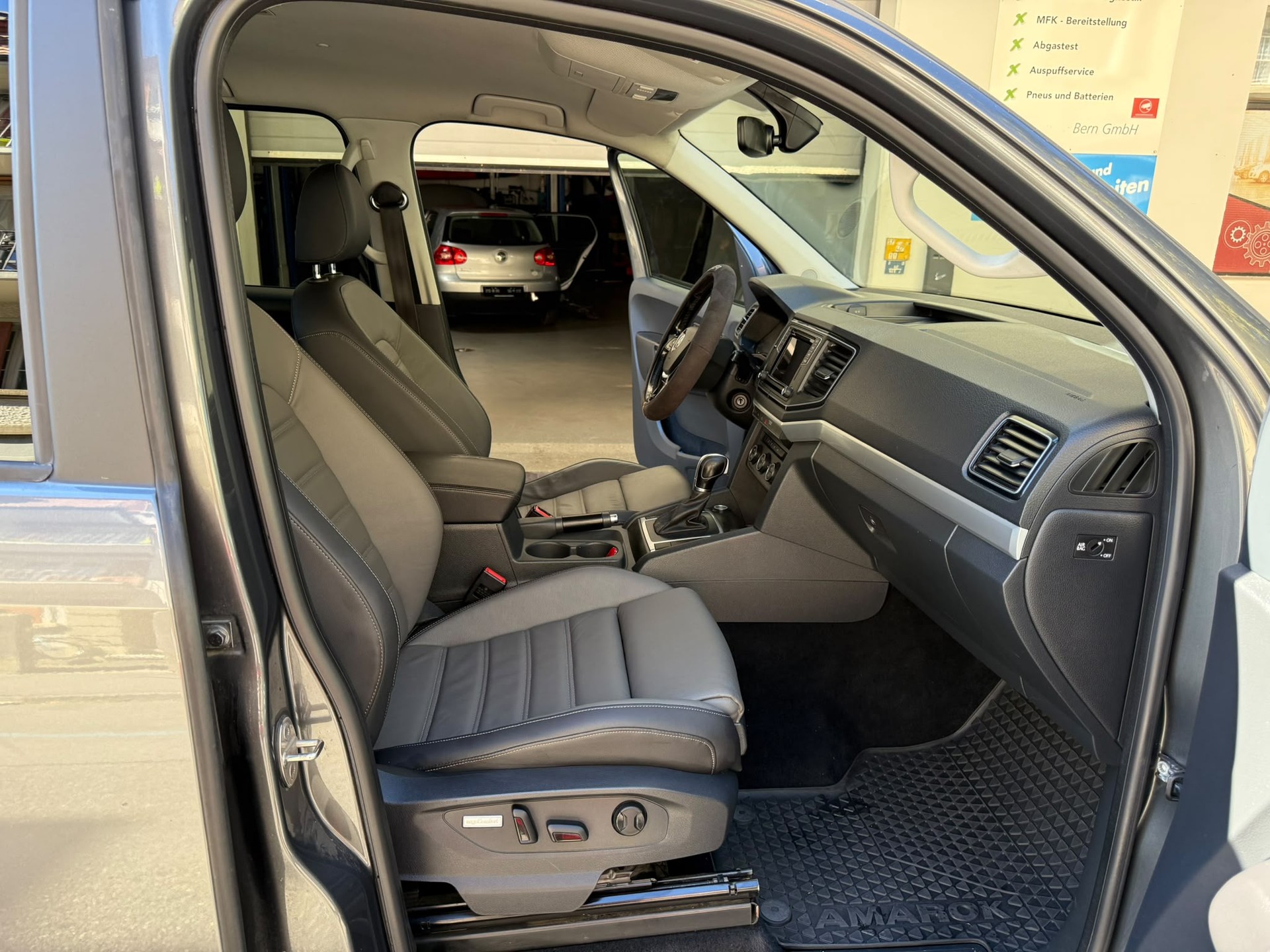 VW Amarok 3.0TDI Crossline 4Motion Automatic-image-10