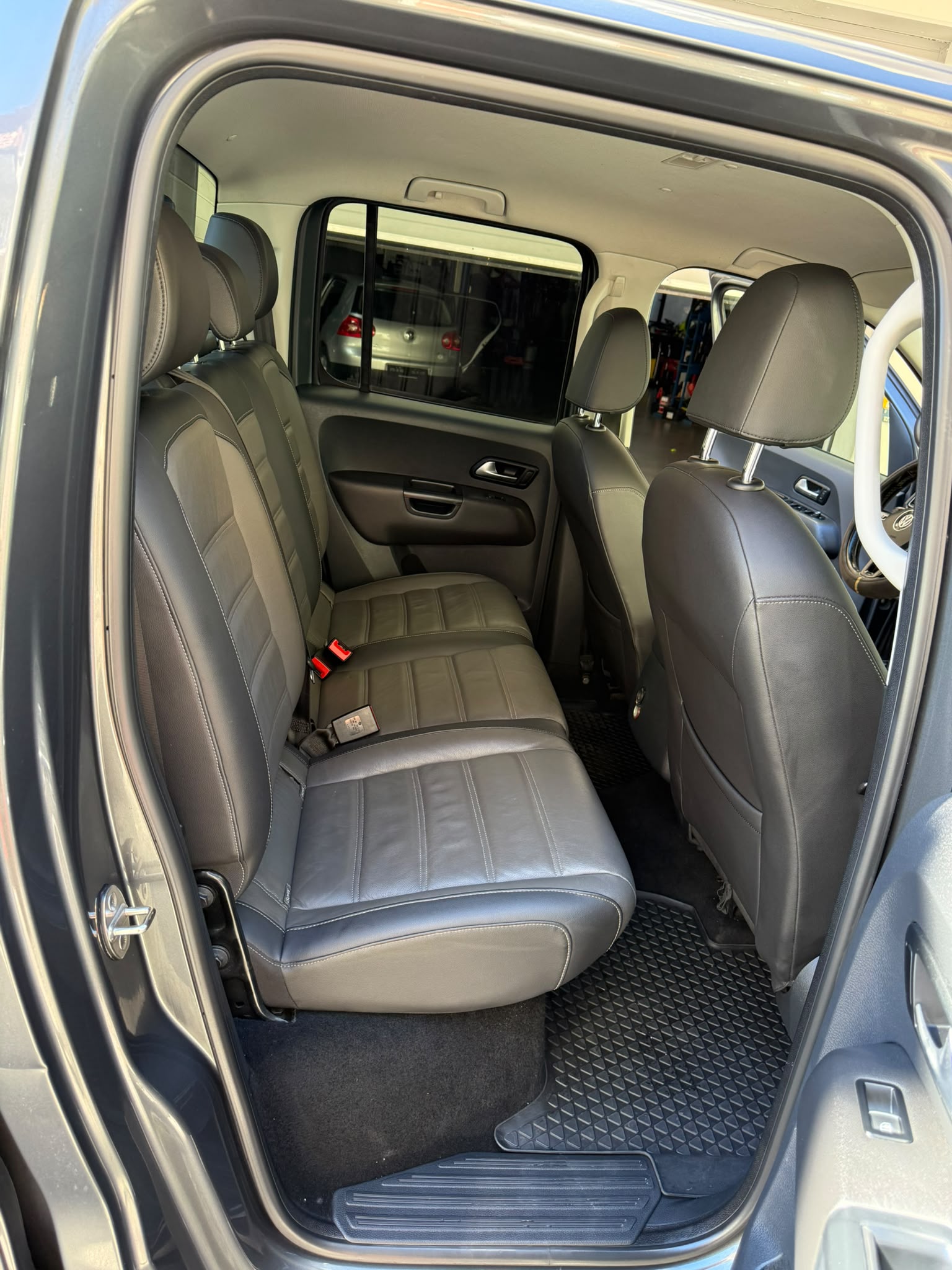 VW Amarok 3.0TDI Crossline 4Motion Automatic-image-11