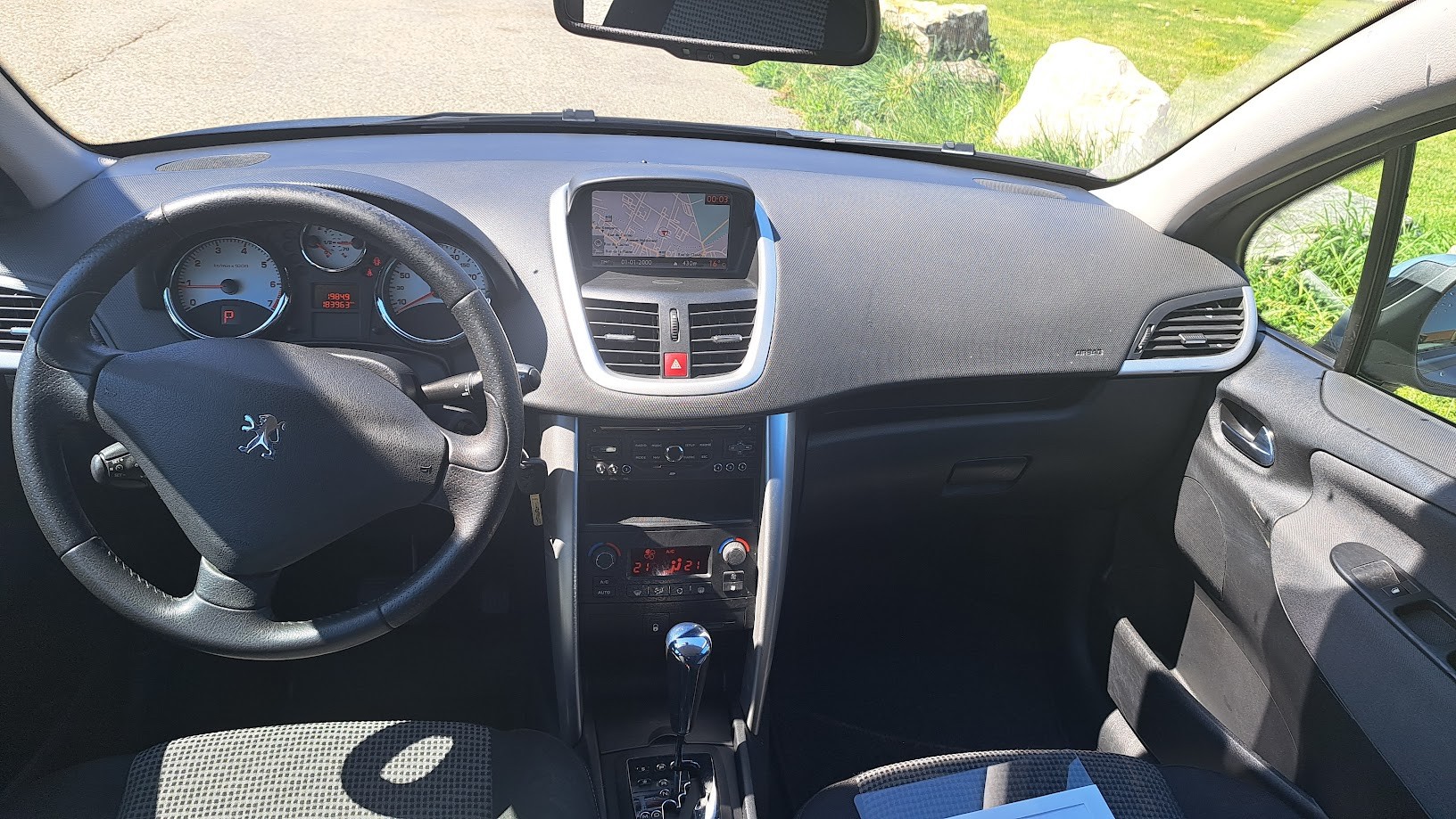 PEUGEOT 207 1.6 16V Lion Edition Automatic-image-12