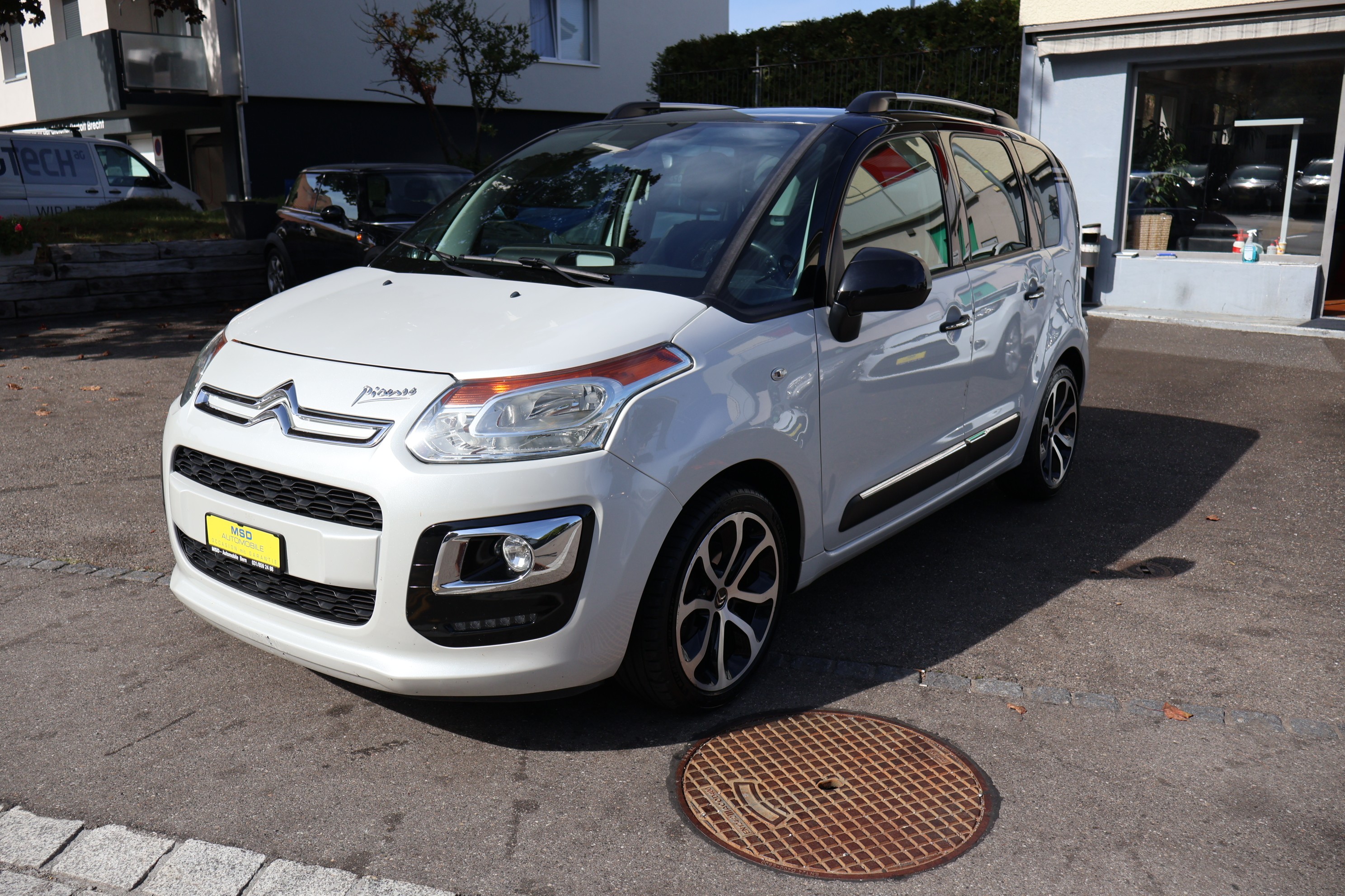 Car photo