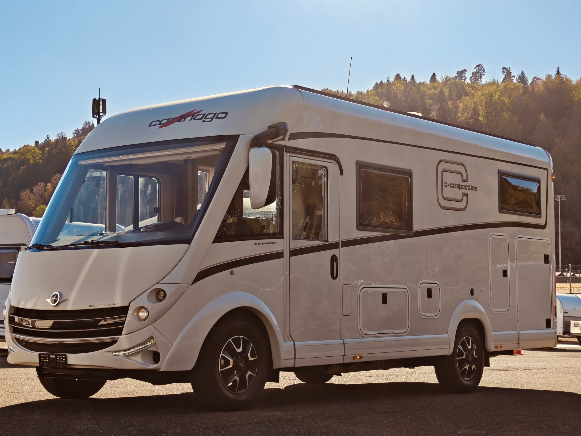 CARTHAGO C-Compactline I 141 LE 3.5t -- Automat -- Längsbett -- Hubbett-image-0