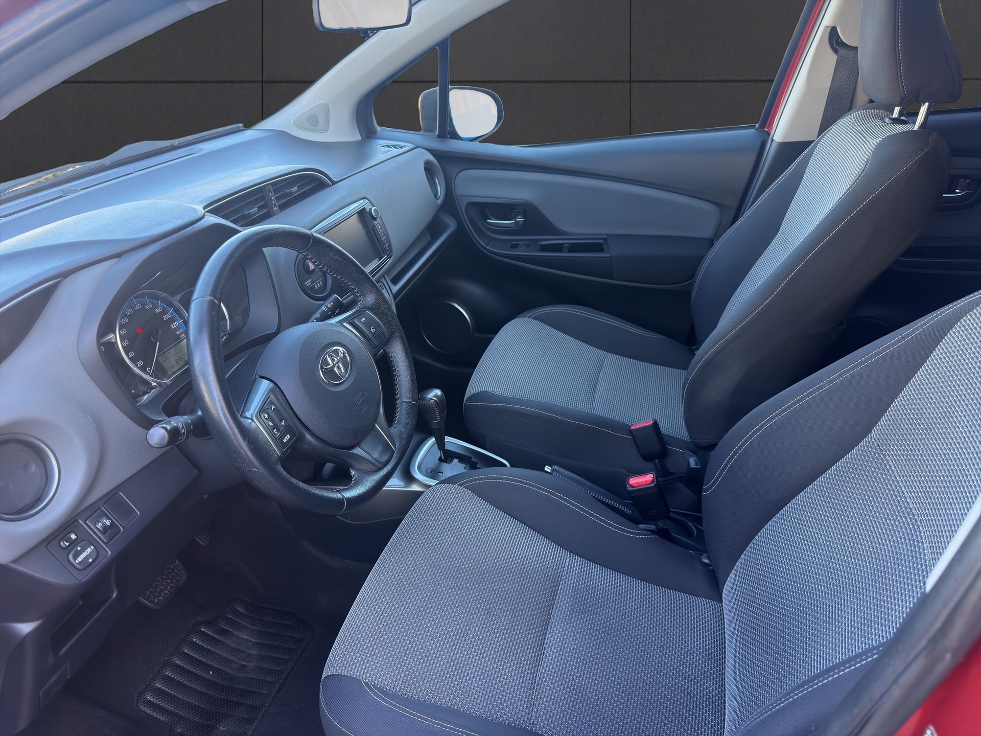 TOYOTA Yaris 1.5 VVT-i Hybrid Trend e-CVT-image-8