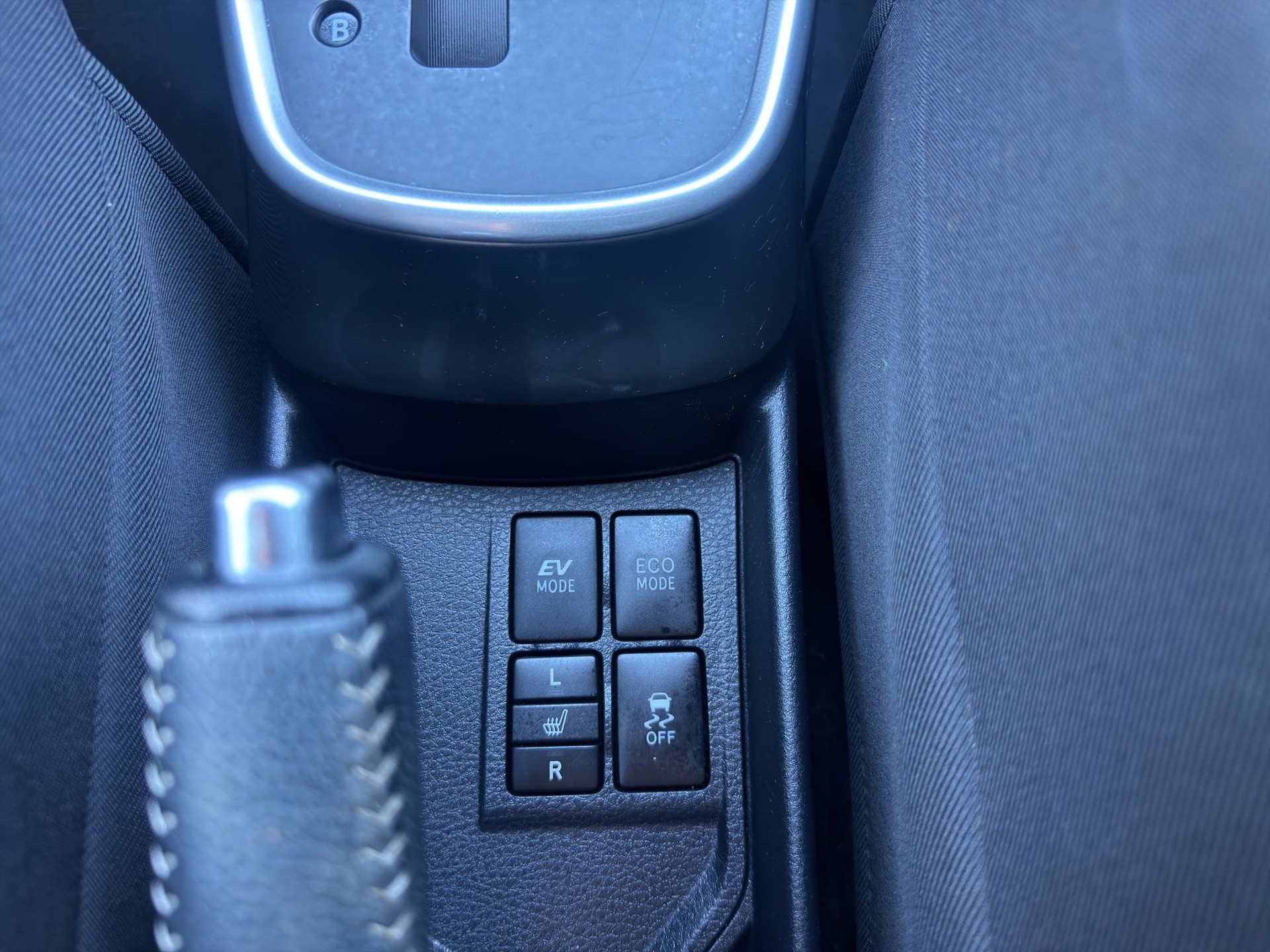 TOYOTA Yaris 1.5 VVT-i Hybrid Trend e-CVT-image-14