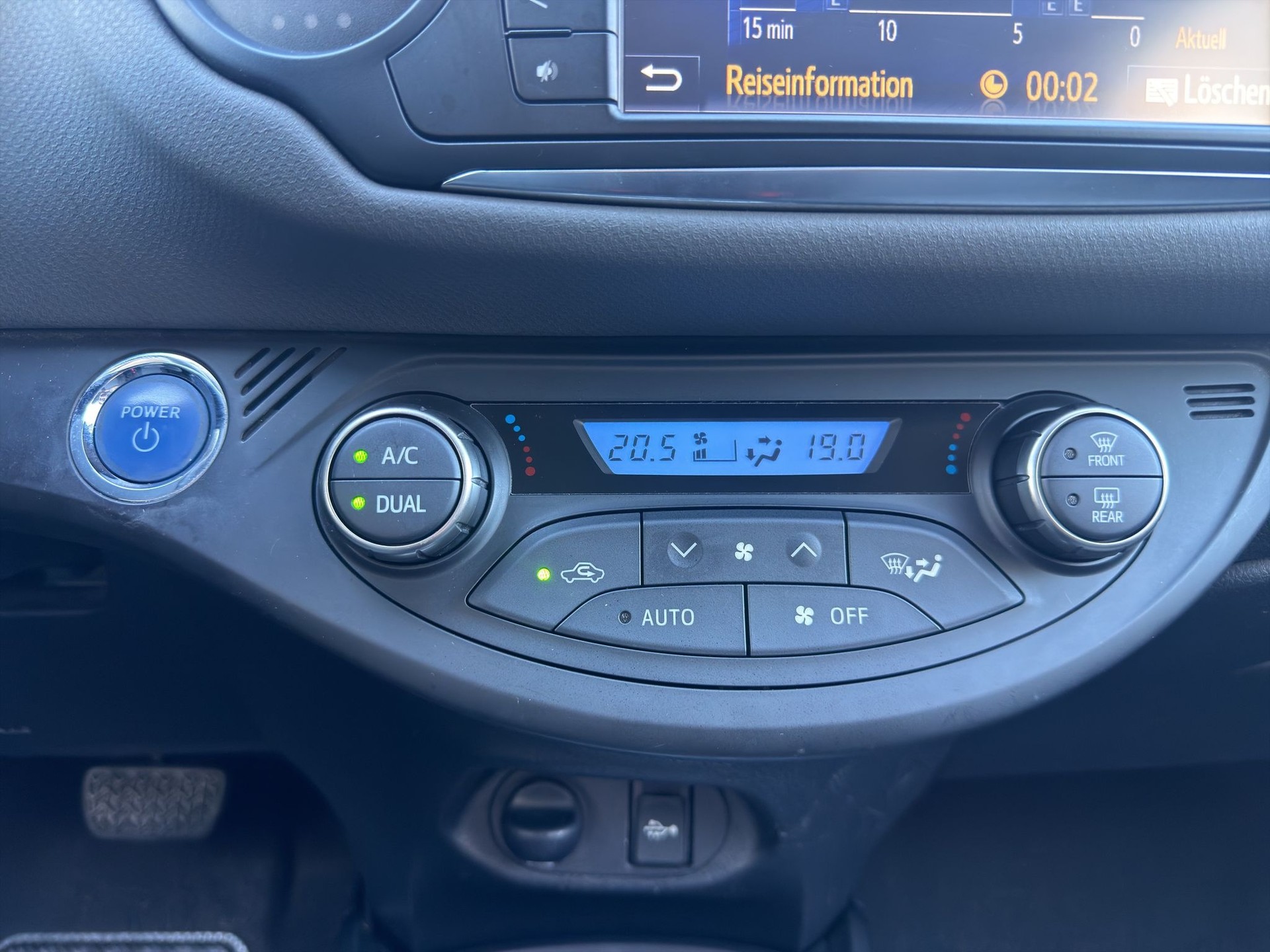 TOYOTA Yaris 1.5 VVT-i Hybrid Trend e-CVT-image-13