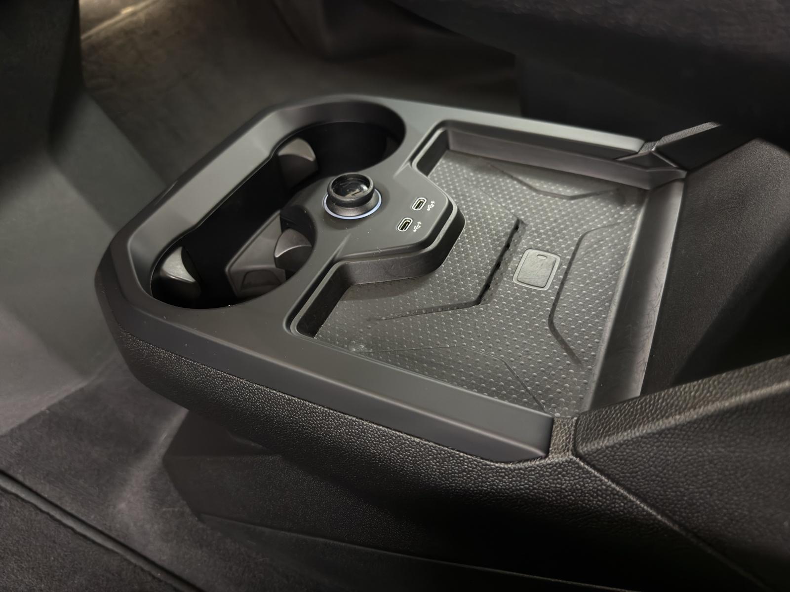 BMW iX xDrive40 SPORT-image-19