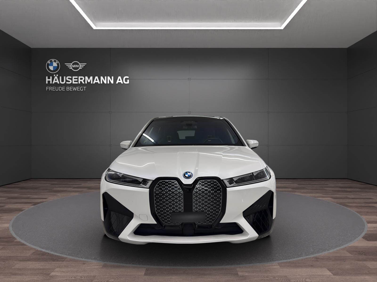 BMW iX xDrive40 SPORT-image-1