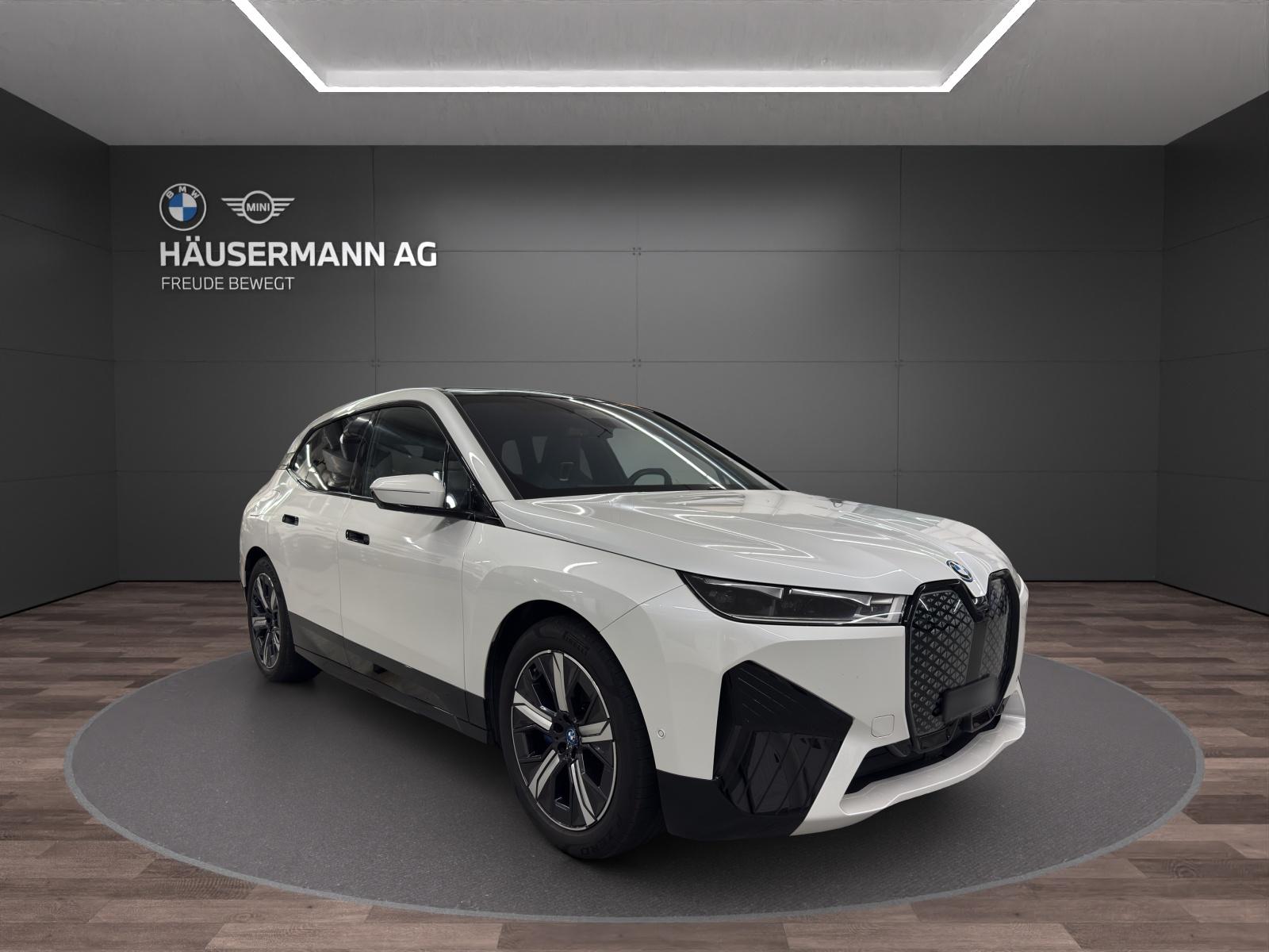 BMW iX xDrive40 SPORT-image-2