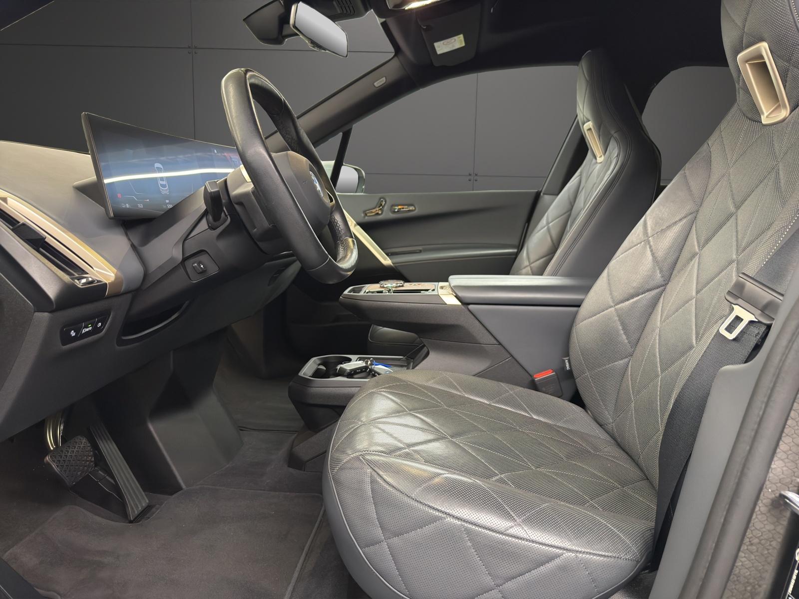 BMW iX xDrive40 SPORT-image-6