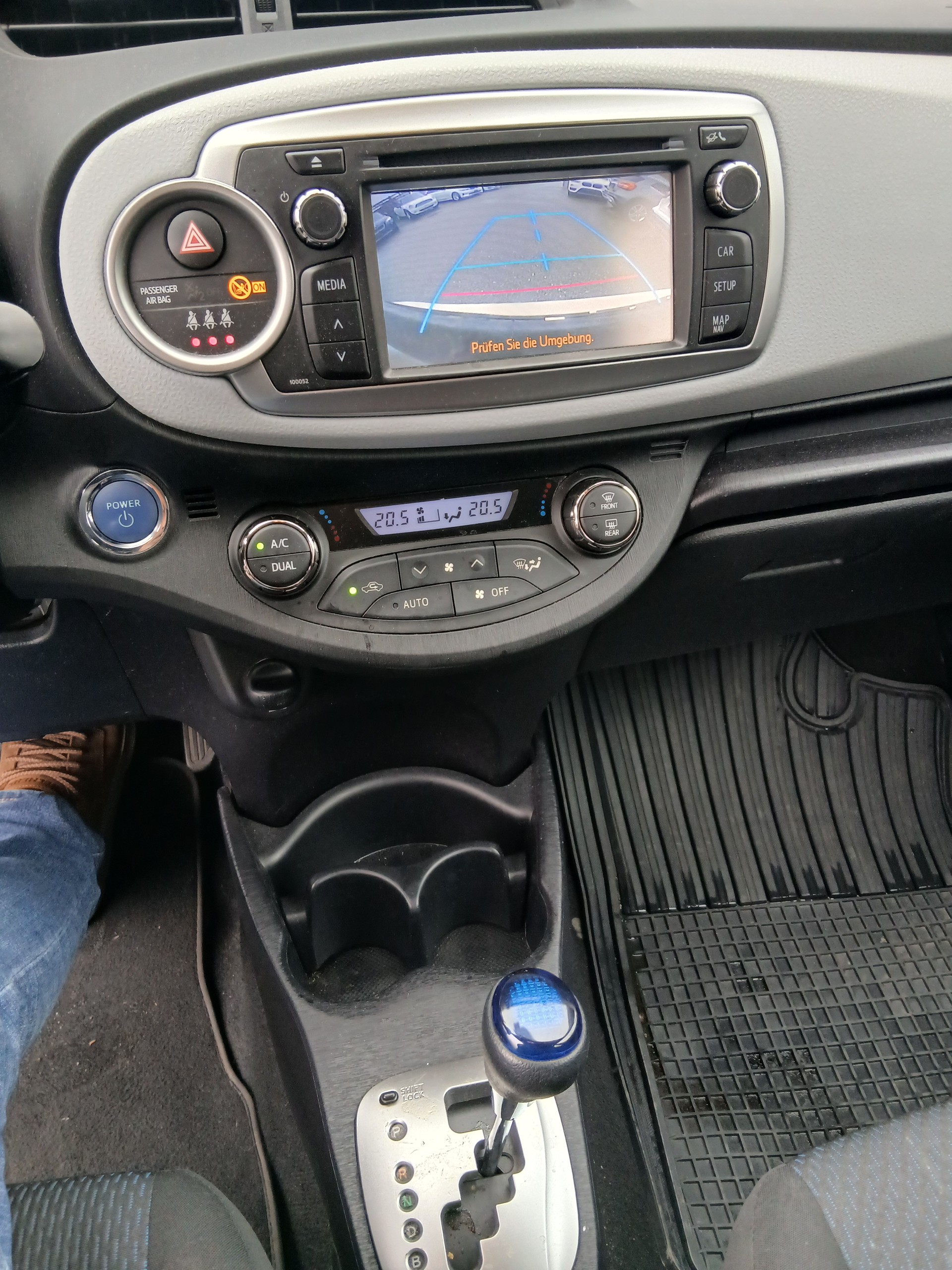TOYOTA Yaris 1.5 VVT-i Hybrid Luna CVT-image-6