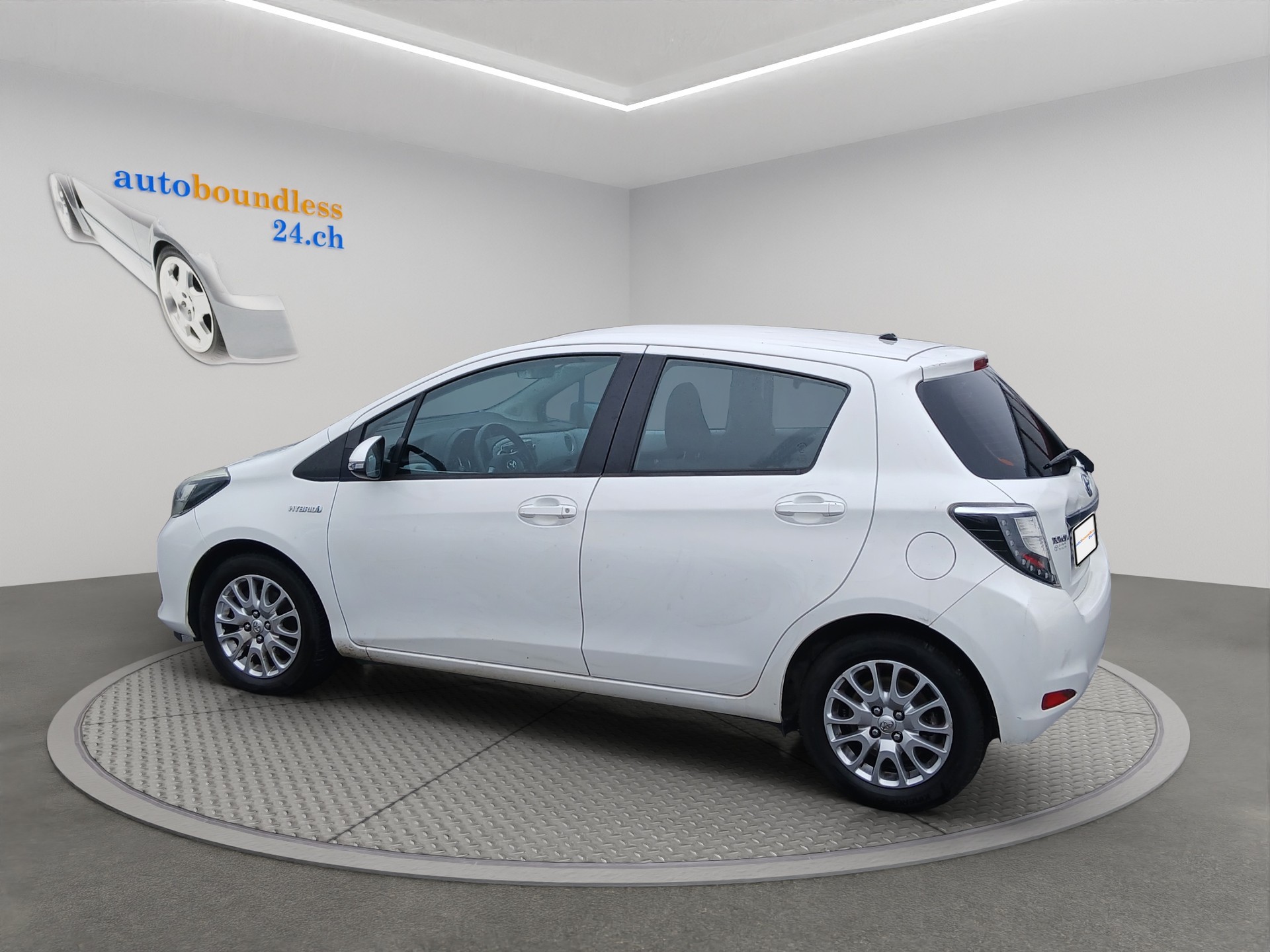 TOYOTA Yaris 1.5 VVT-i Hybrid Luna CVT-image-3