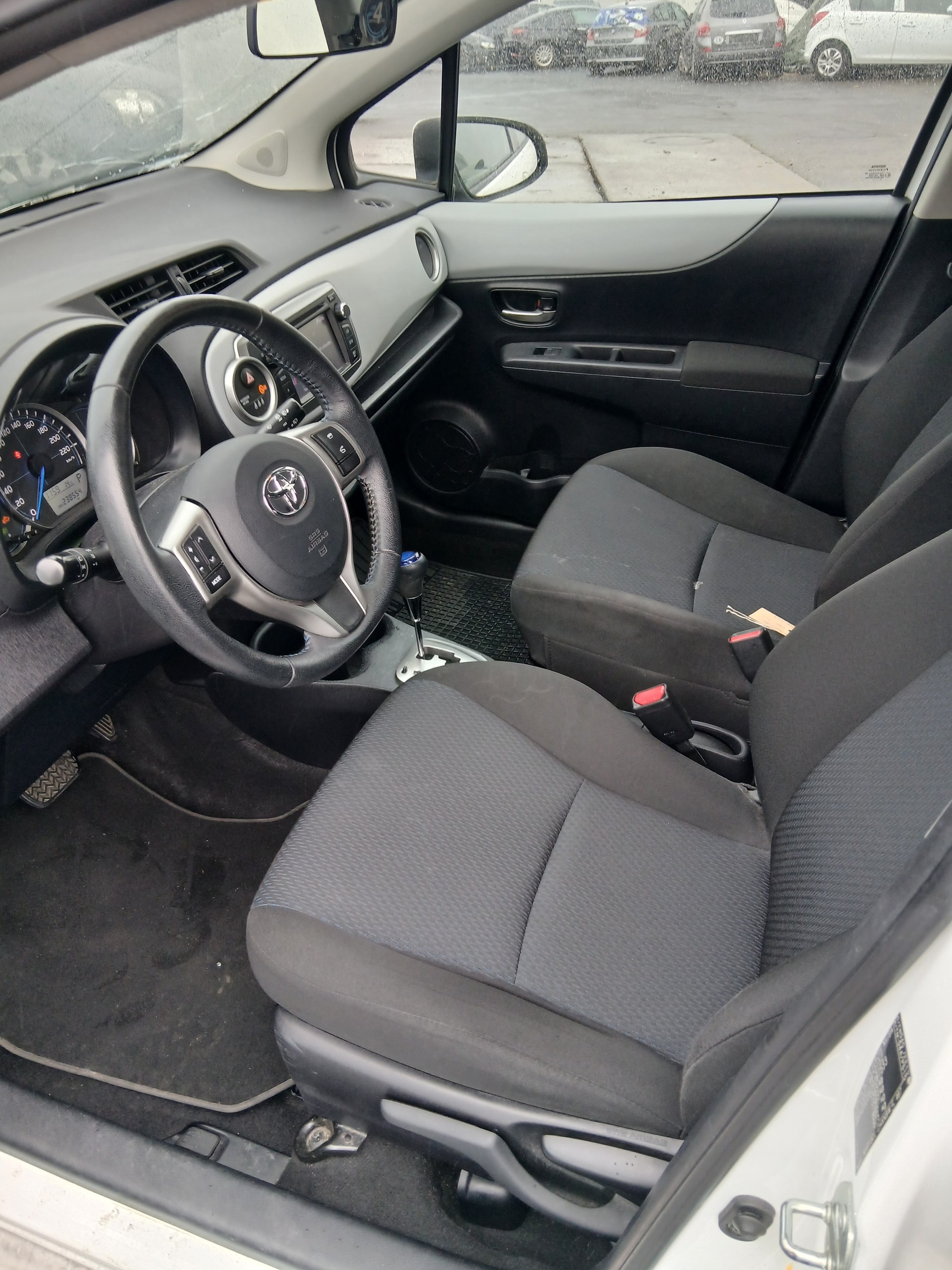 TOYOTA Yaris 1.5 VVT-i Hybrid Luna CVT-image-8