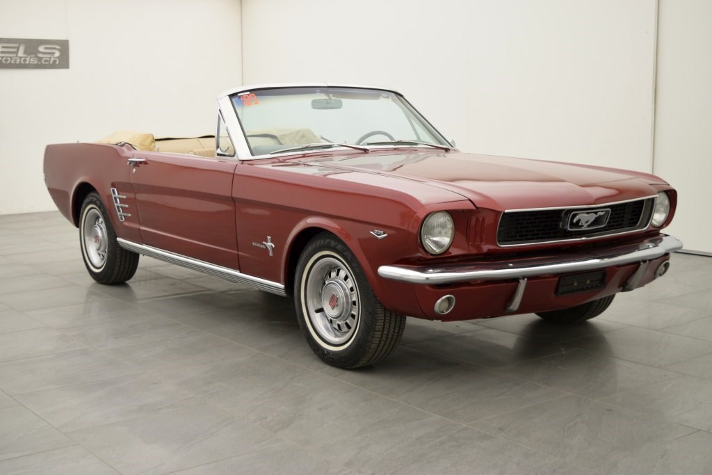 FORD MUSTANG GT Convertible V8 A-Code-image-2