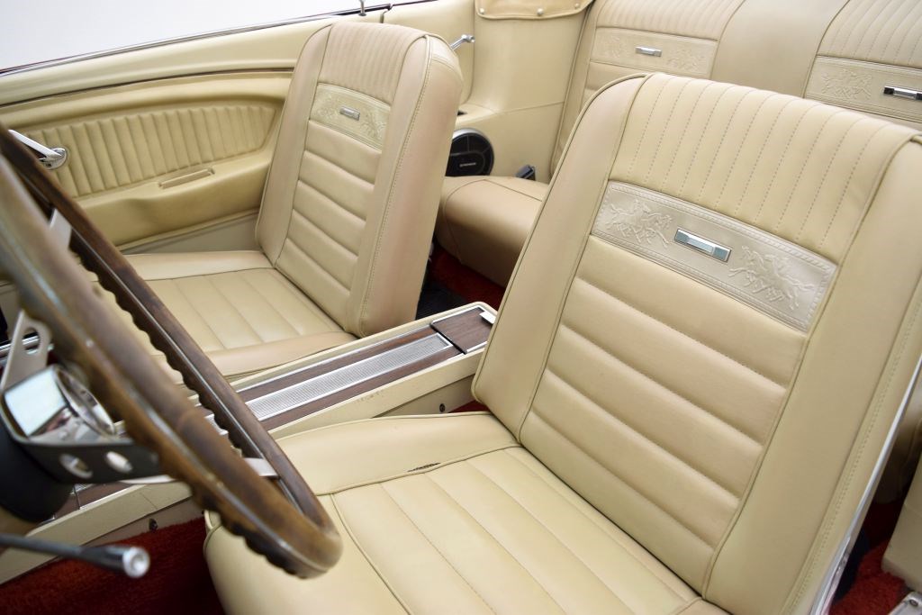 FORD MUSTANG GT Convertible V8 A-Code-image-8