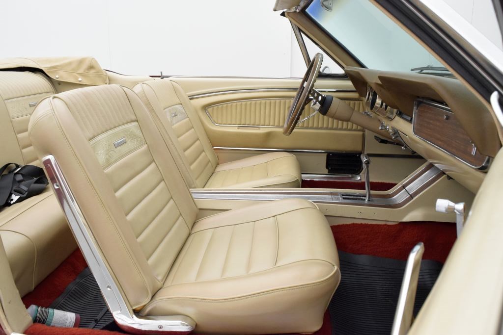 FORD MUSTANG GT Convertible V8 A-Code-image-10