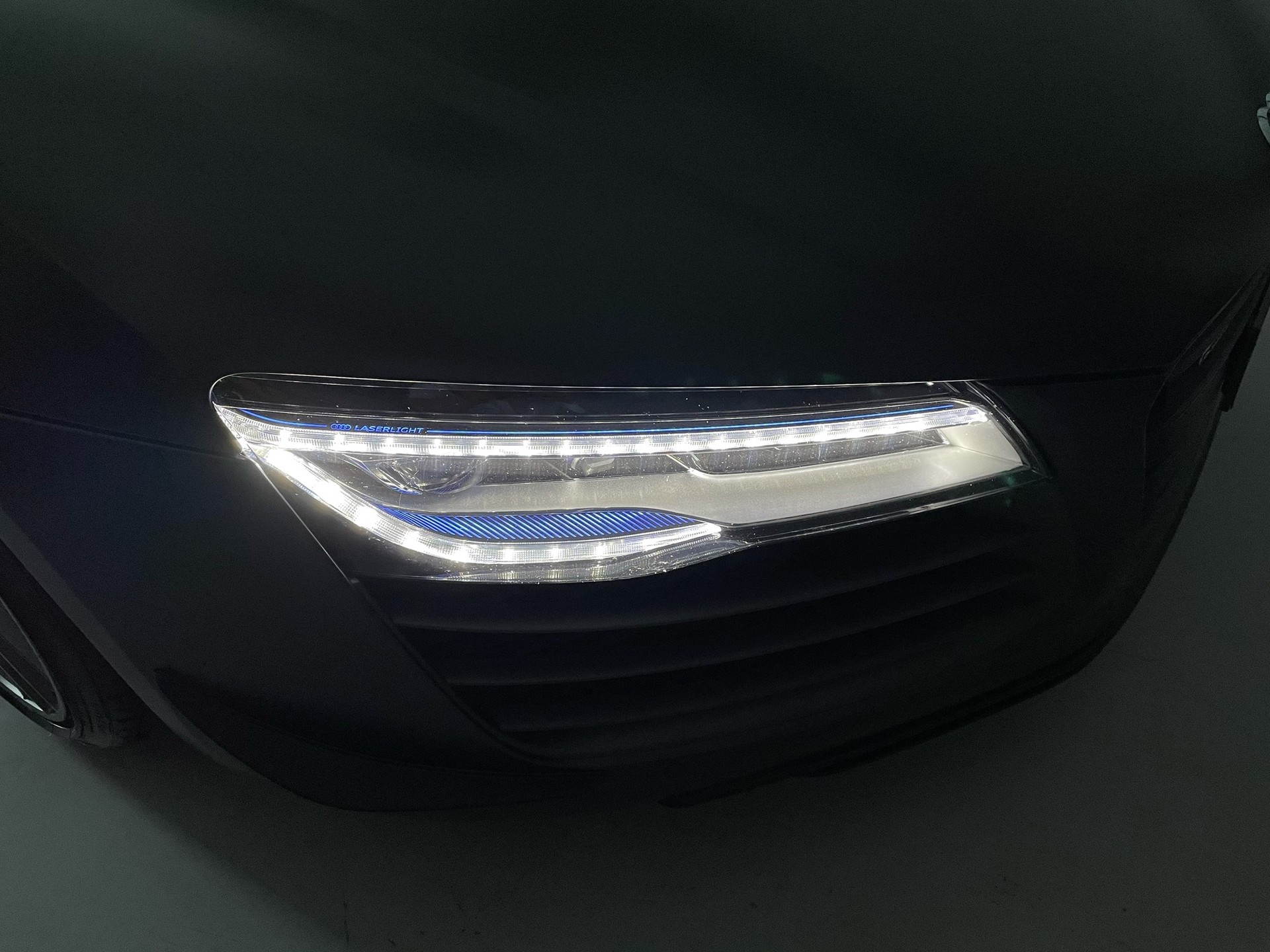 AUDI R8 Coupé 5.2 LMX R-Tronic-image-15