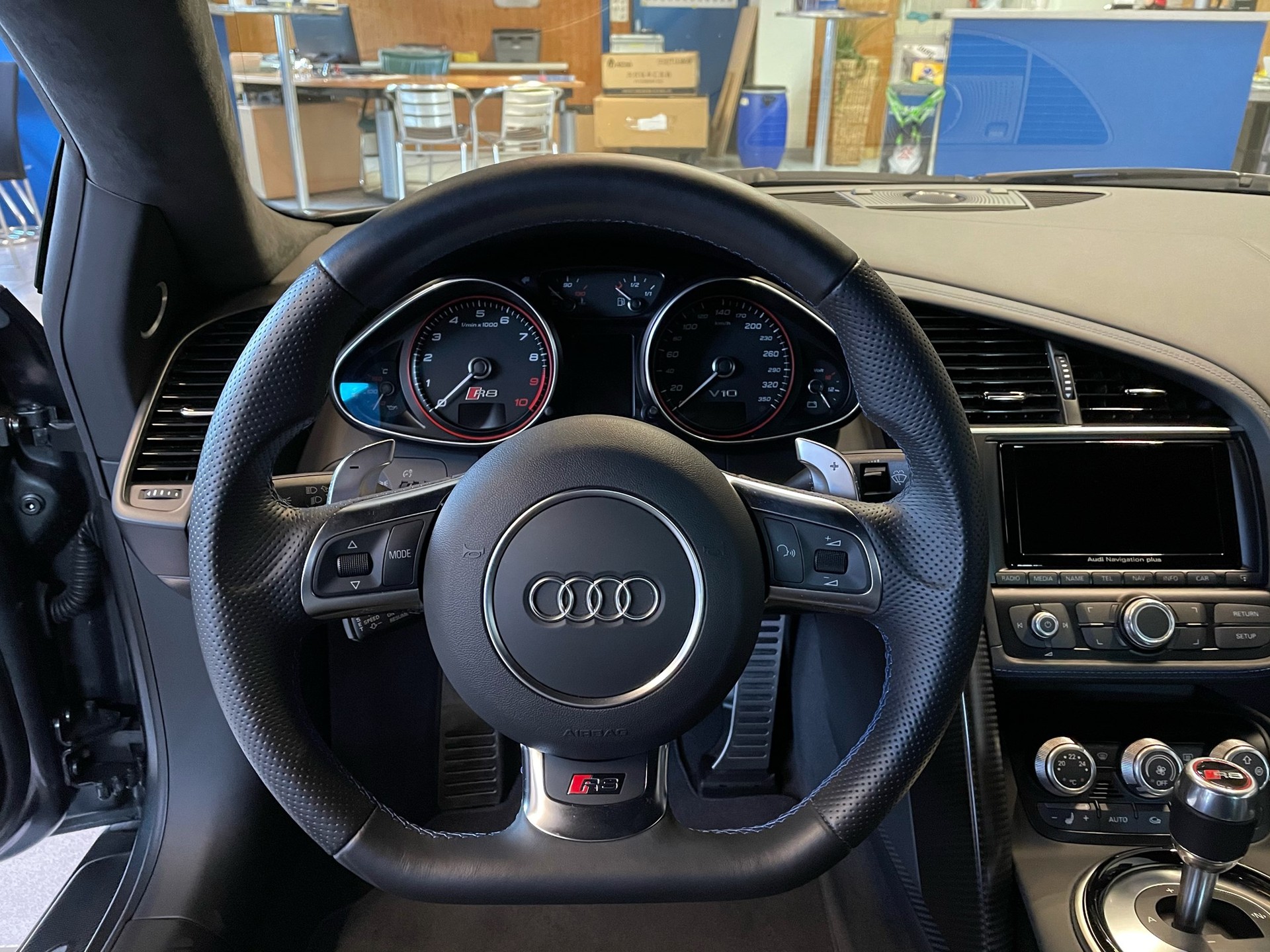 AUDI R8 Coupé 5.2 LMX R-Tronic-image-4
