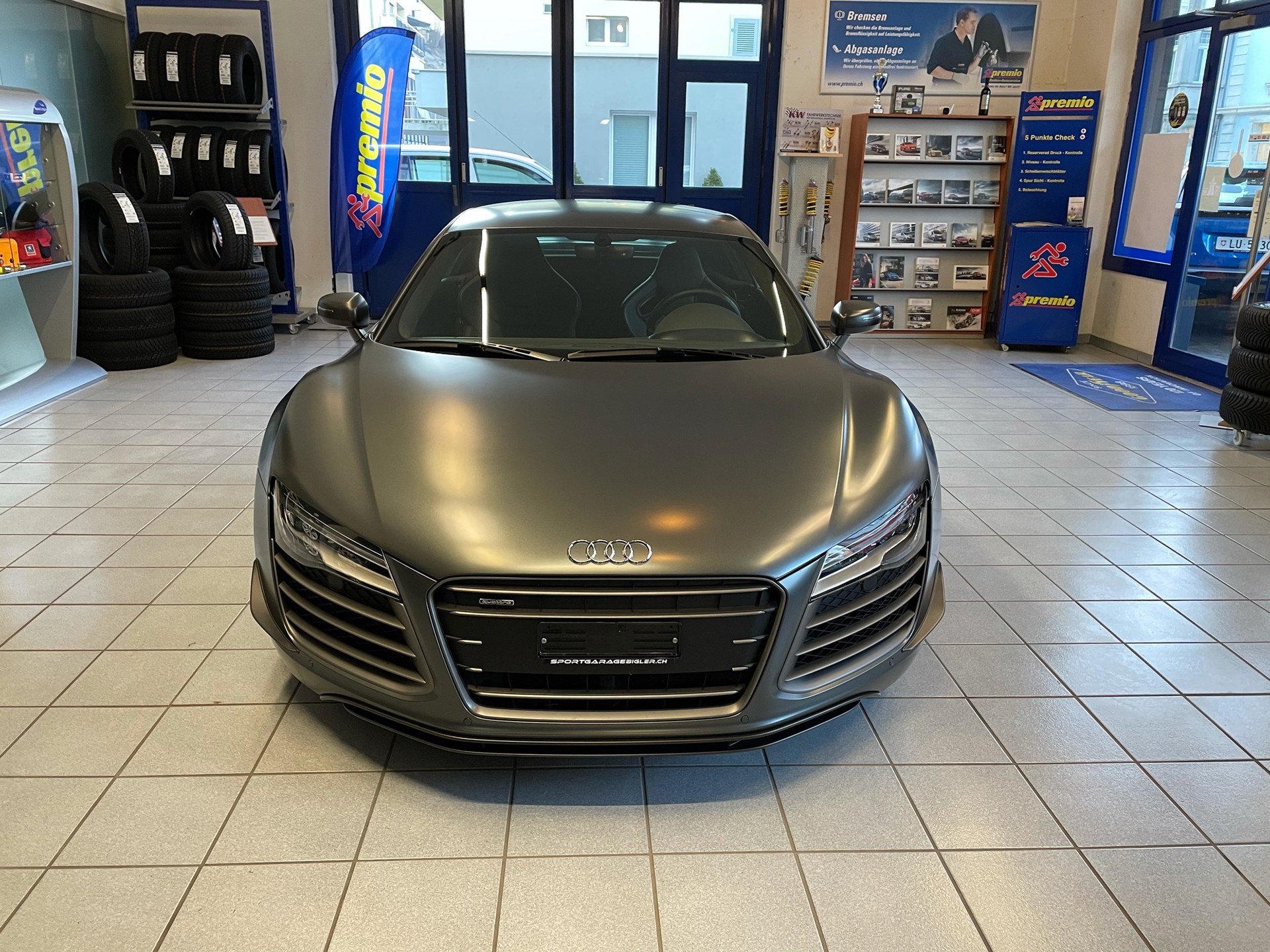 AUDI R8 Coupé 5.2 LMX R-Tronic-image-6