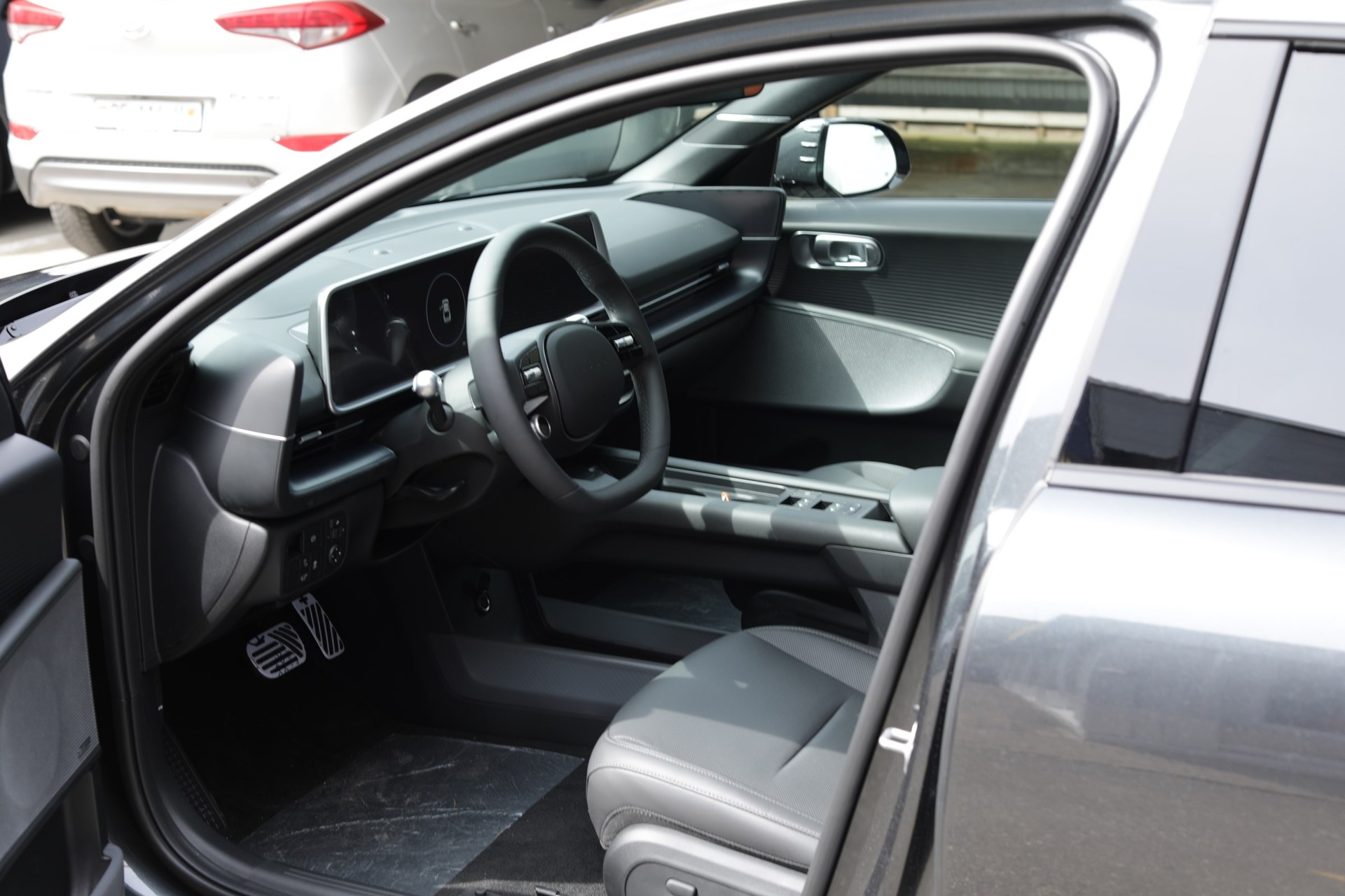 HYUNDAI Ioniq 6 77kWh Launch Edition 2WD-image-8