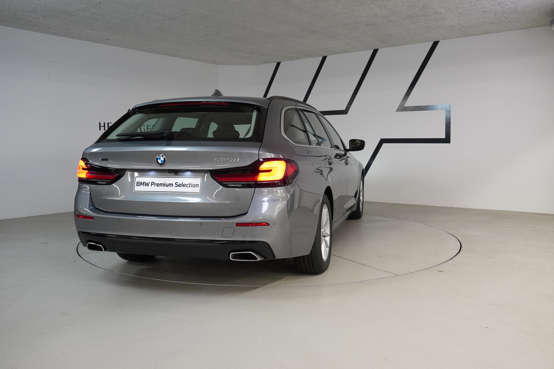 BMW 520d xDrive 48V Touring Steptronic-image-6