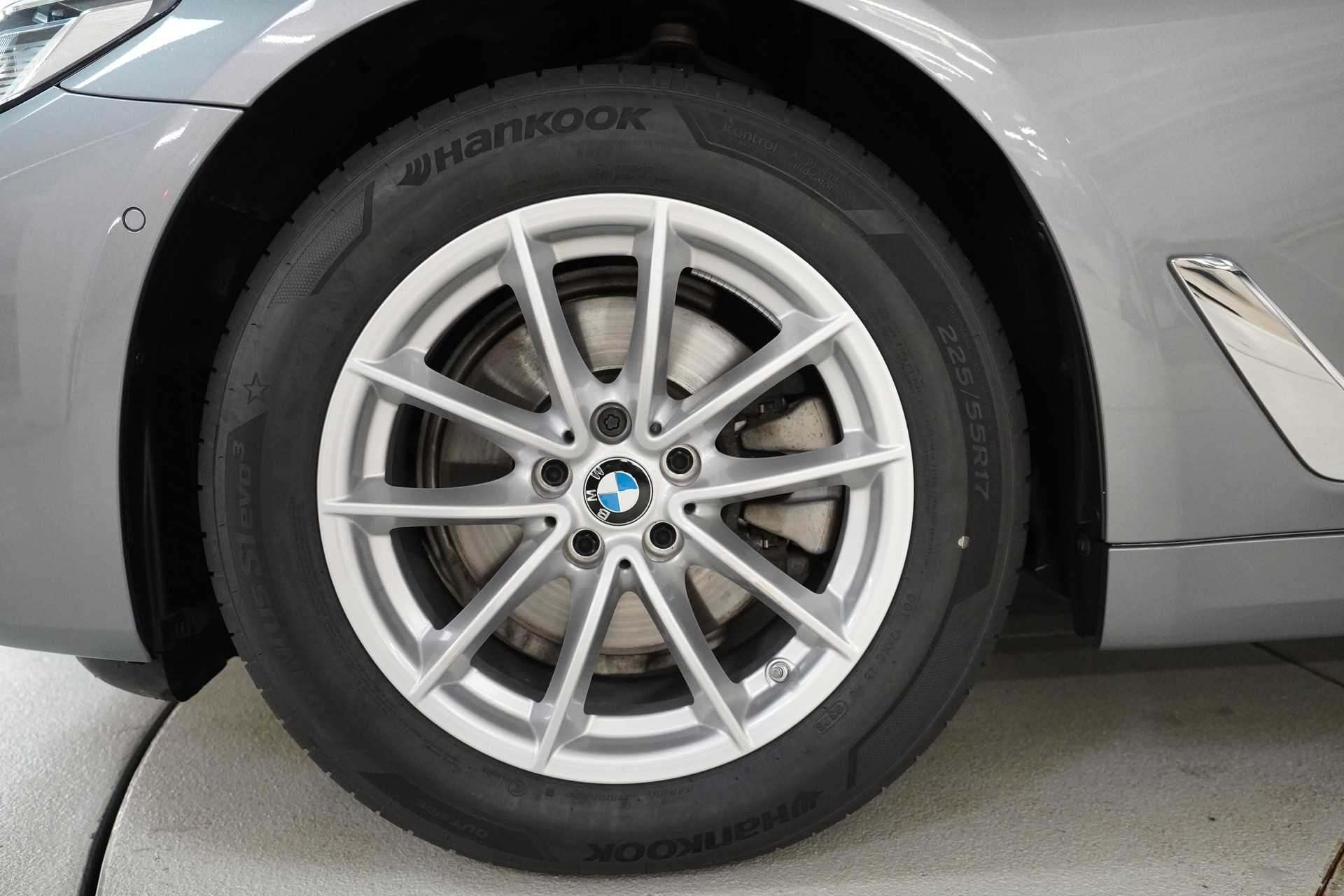 BMW 520d xDrive 48V Touring Steptronic-image-9