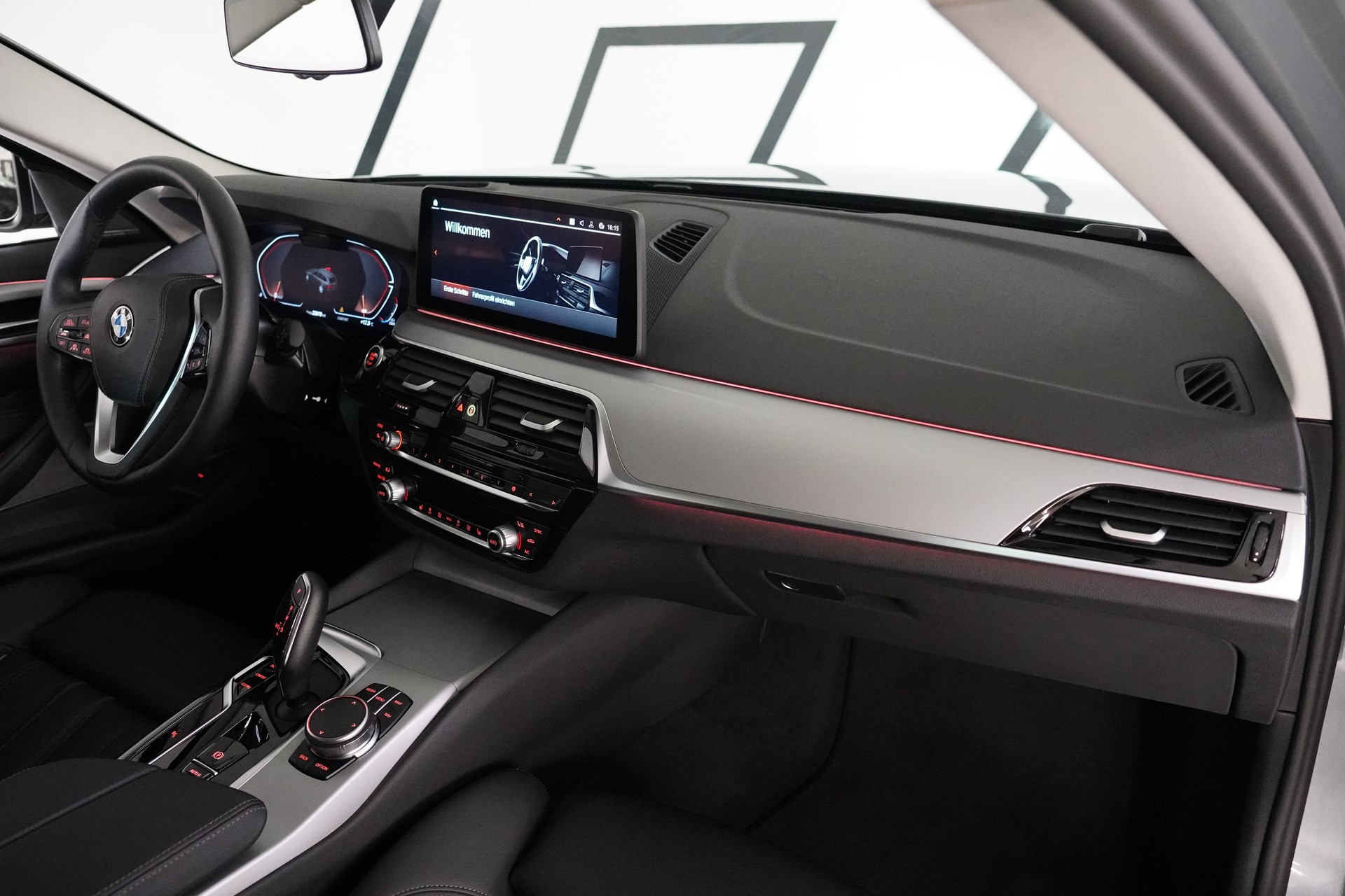 BMW 520d xDrive 48V Touring Steptronic-image-16