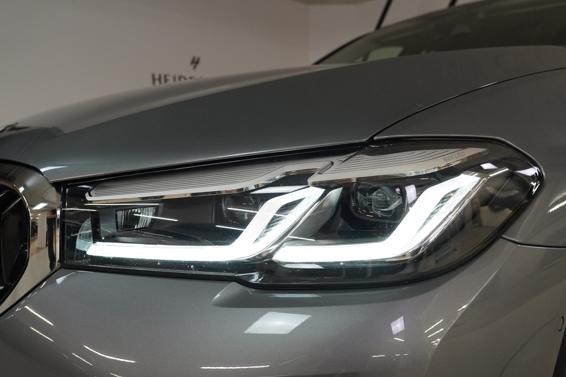 BMW 520d xDrive 48V Touring Steptronic-image-8