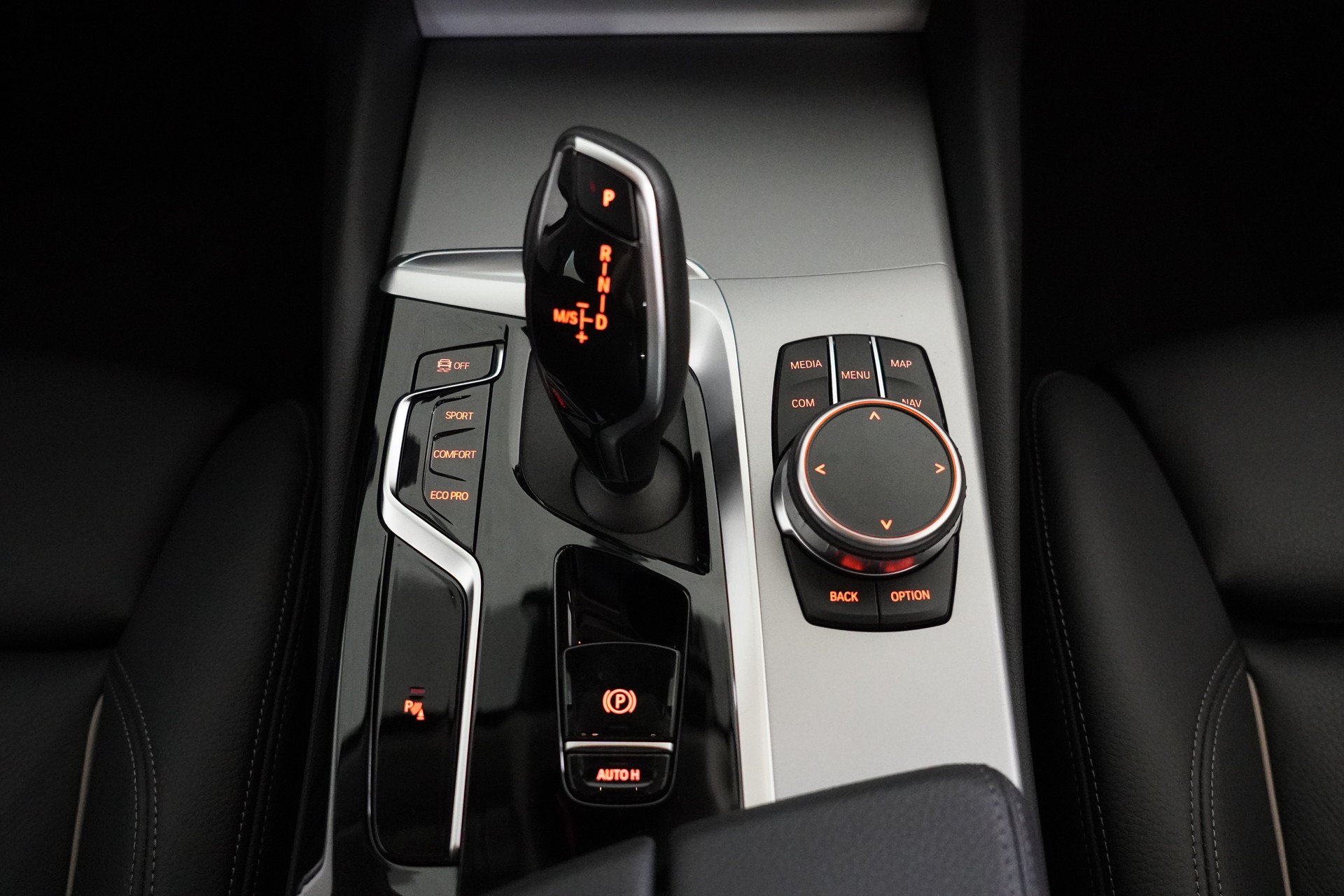 BMW 520d xDrive 48V Touring Steptronic-image-19