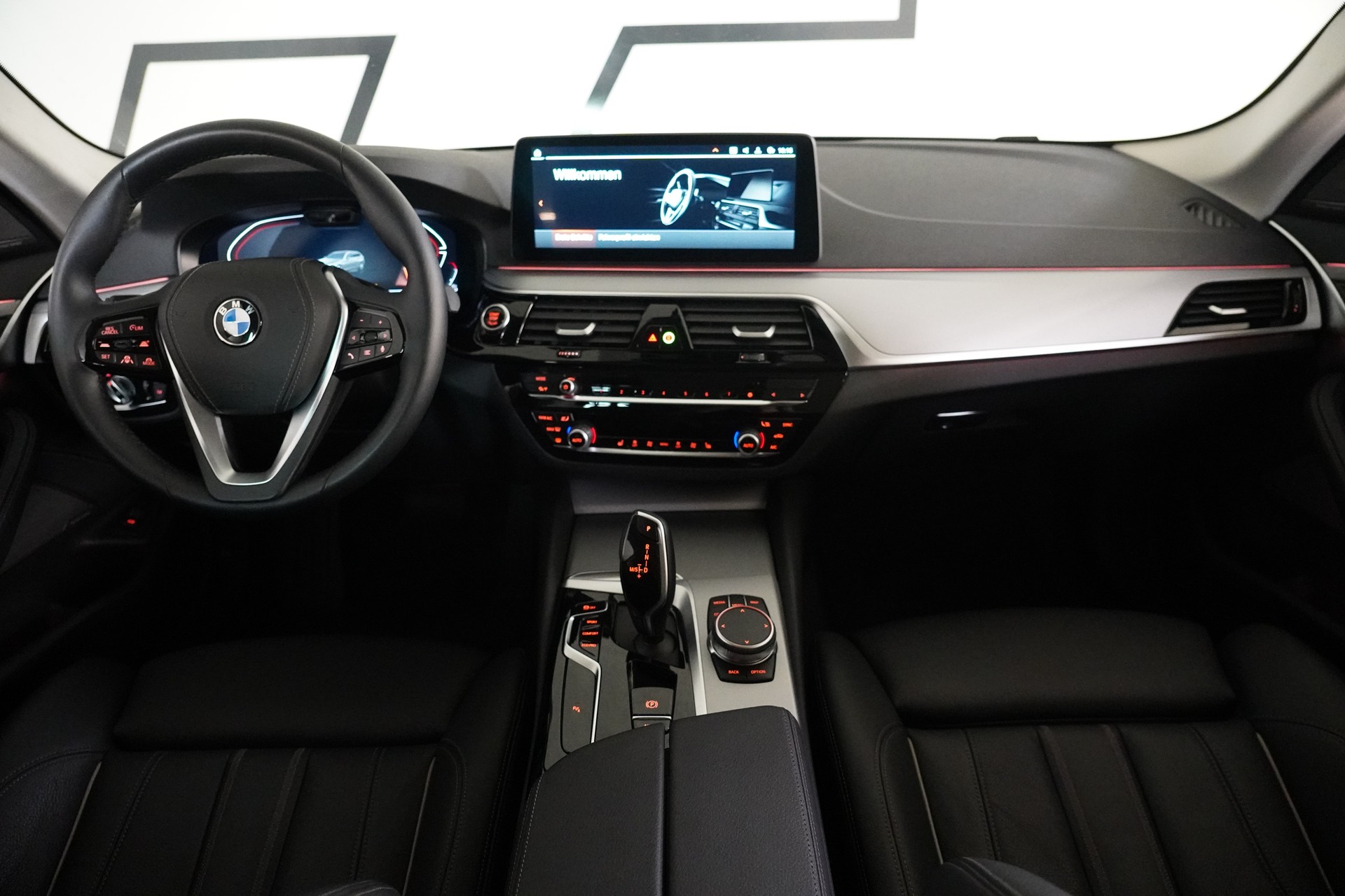 BMW 520d xDrive 48V Touring Steptronic-image-17