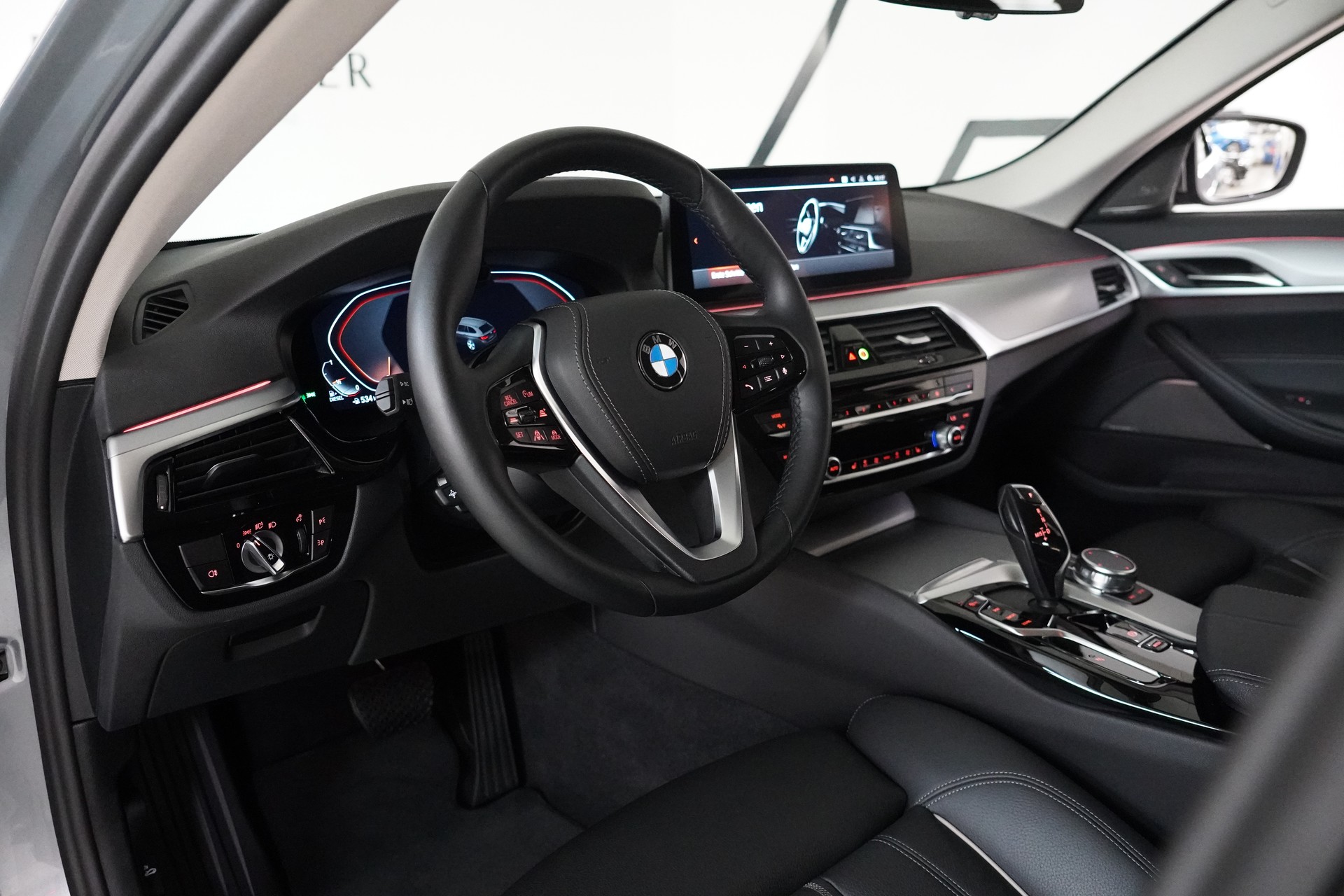 BMW 520d xDrive 48V Touring Steptronic-image-22