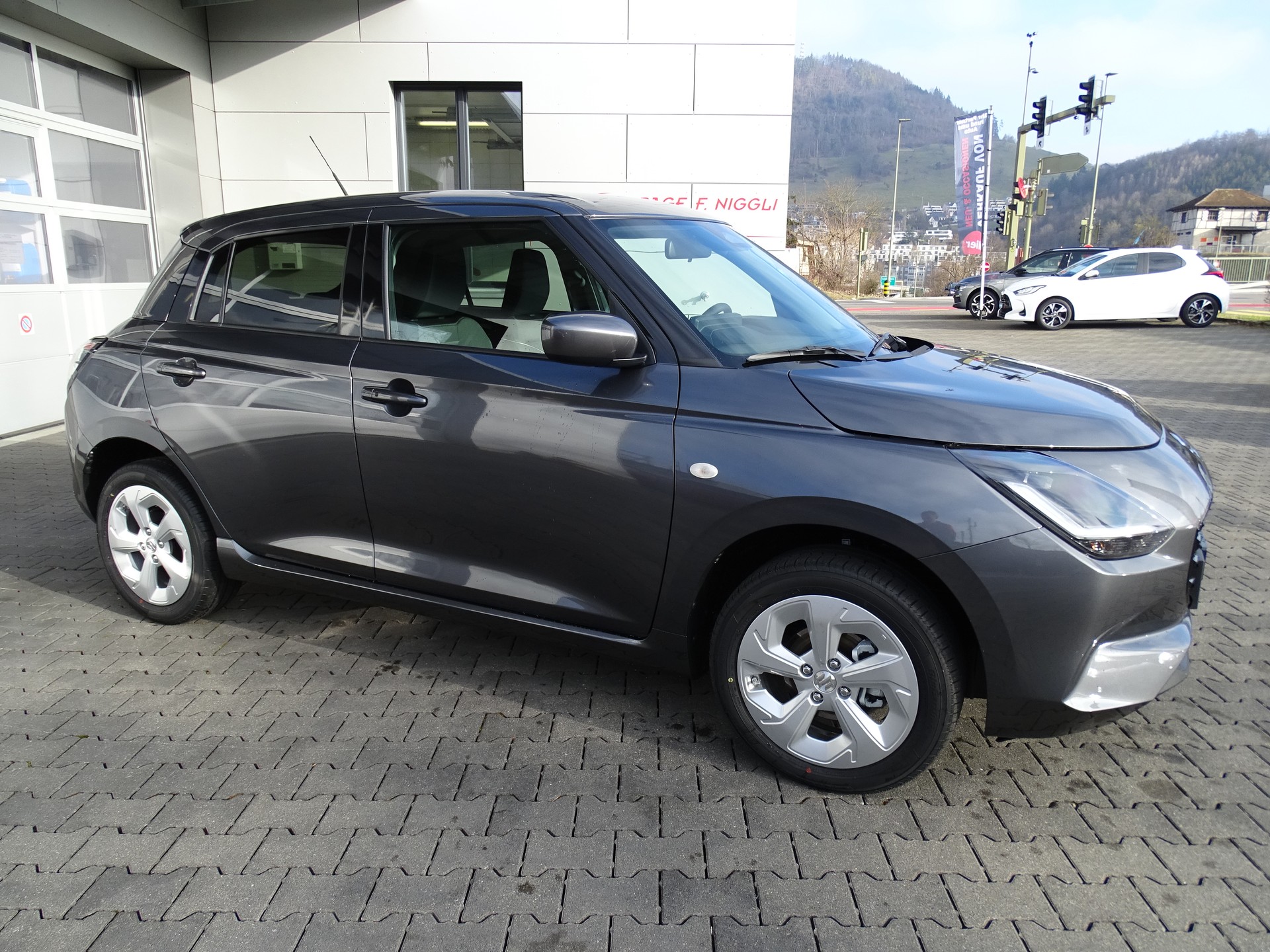 SUZUKI Swift 1.2 Compact+ Hybrid 4x4-showroom-element-2