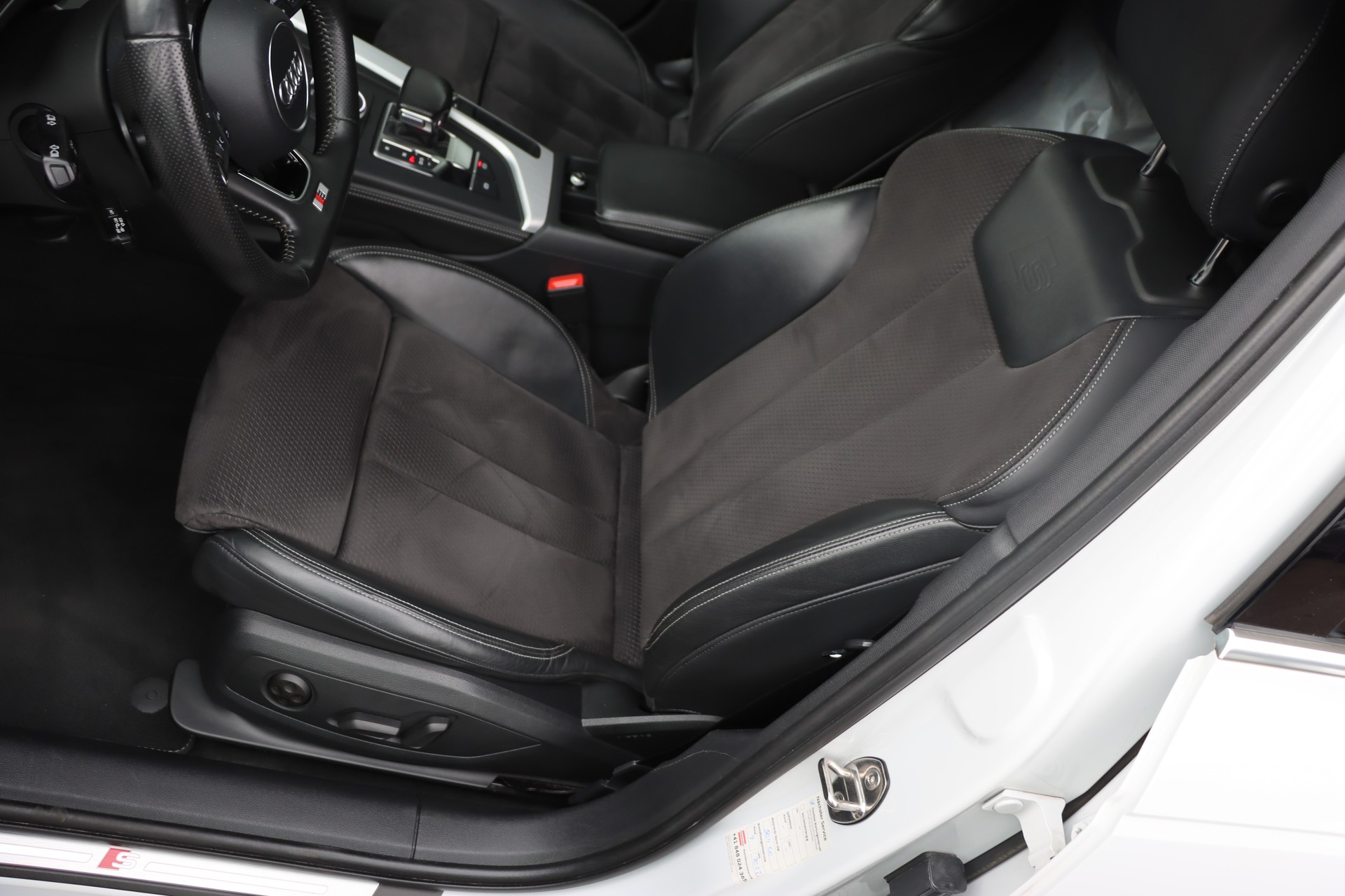 AUDI A4 Avant 3.0 TDI Sport quattro tiptronic-image-13