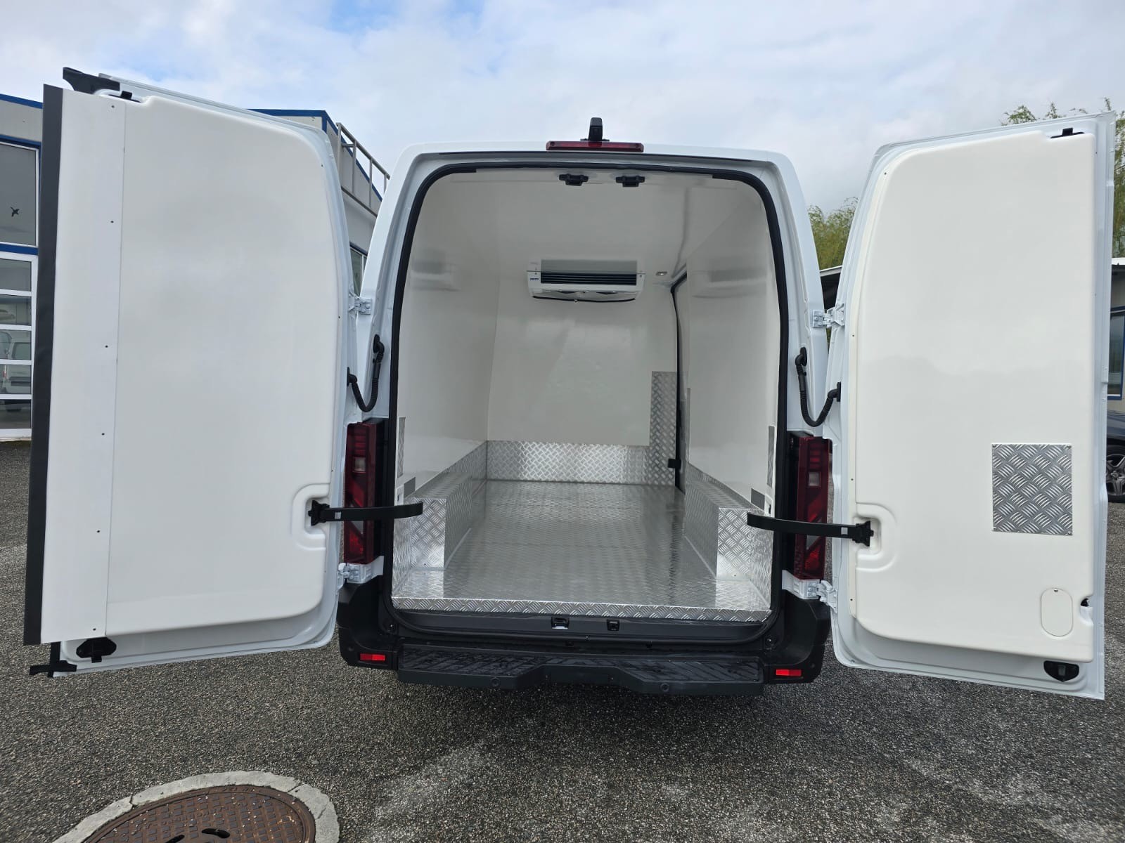 RENAULT Master E-Tech 35 EV 87kWh L3H2-image-2