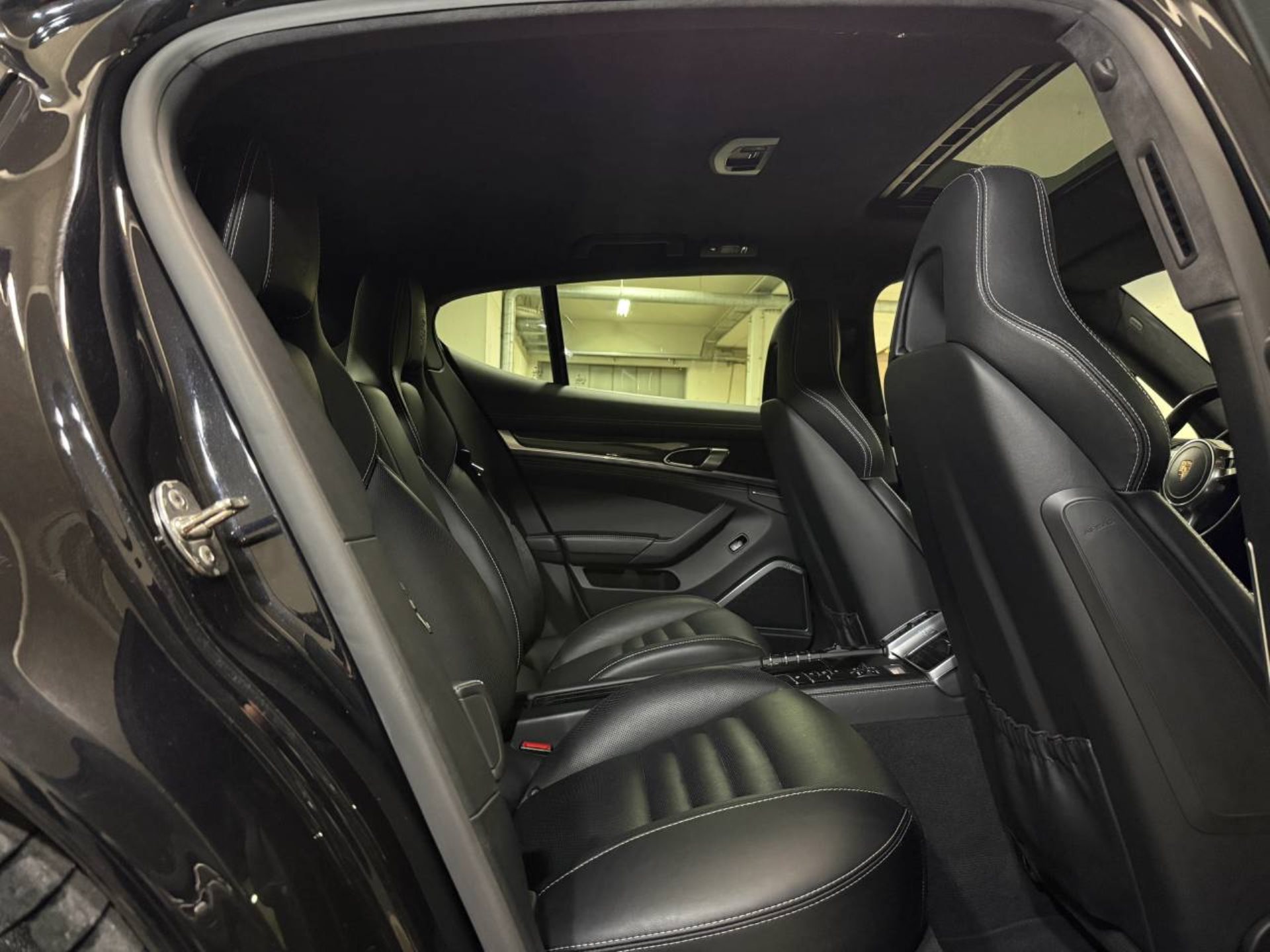 PORSCHE Panamera Turbo S-image-18