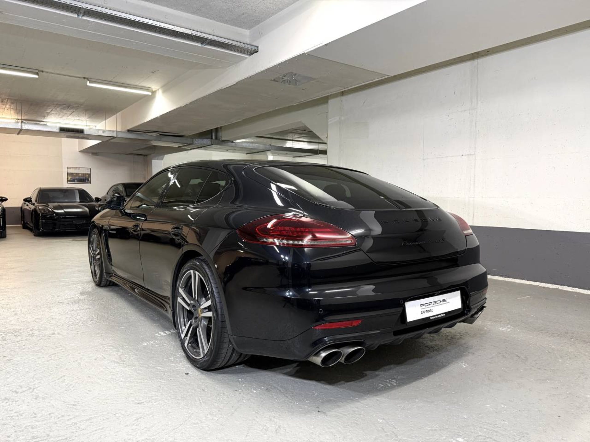 PORSCHE Panamera Turbo S-image-2