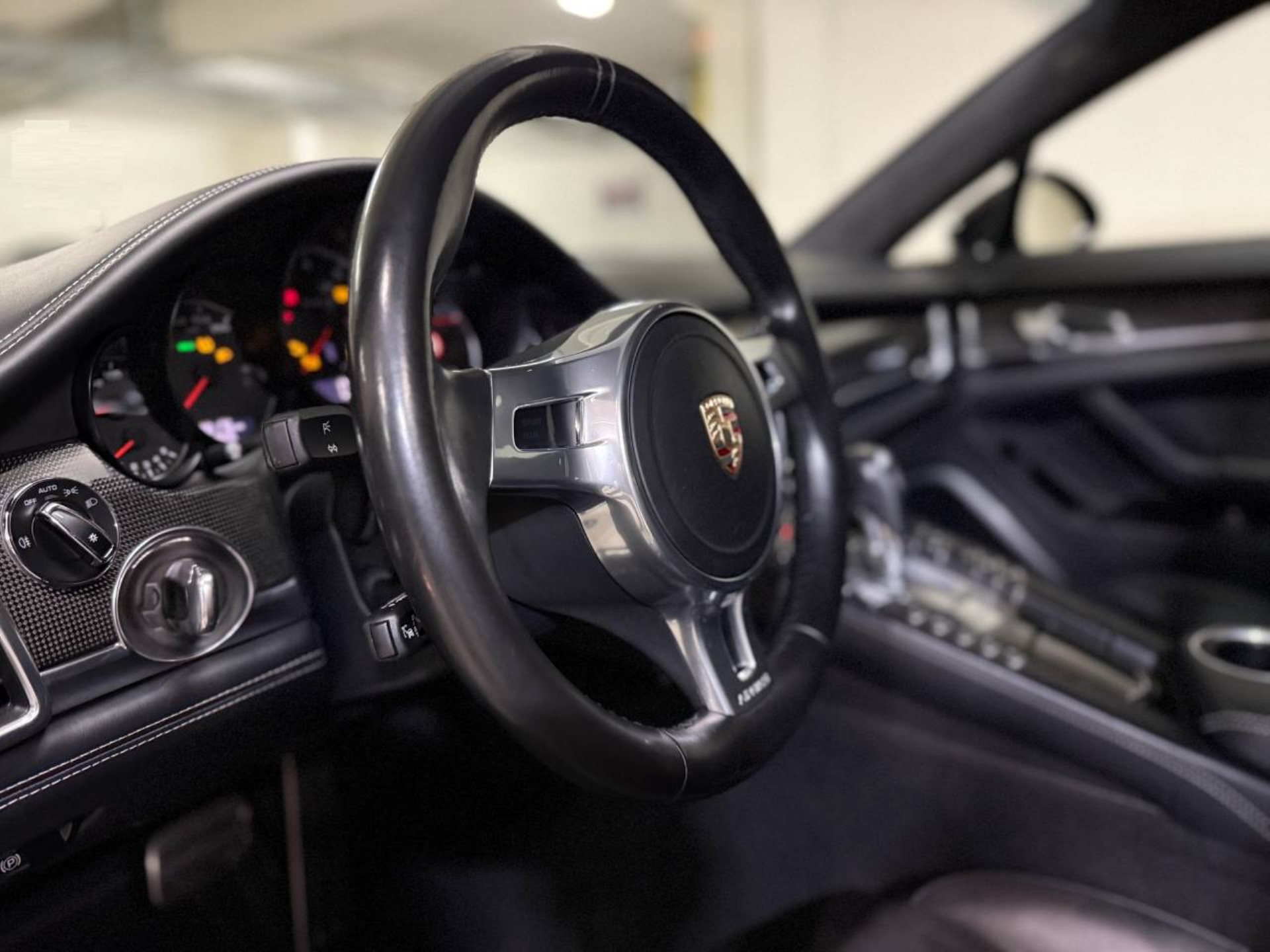 PORSCHE Panamera Turbo S-image-12